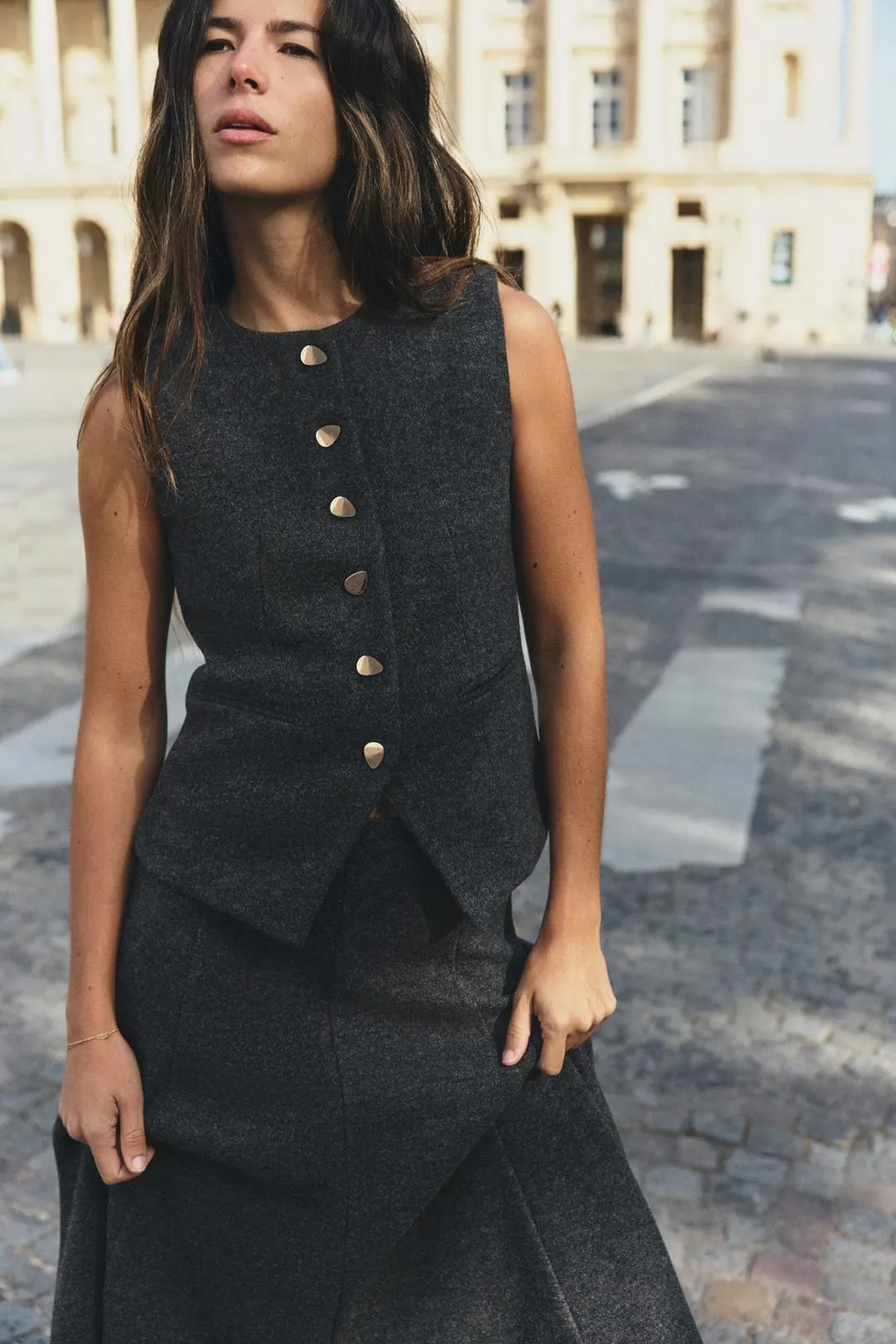 Жилет с золотистыми пуговицами, Zara