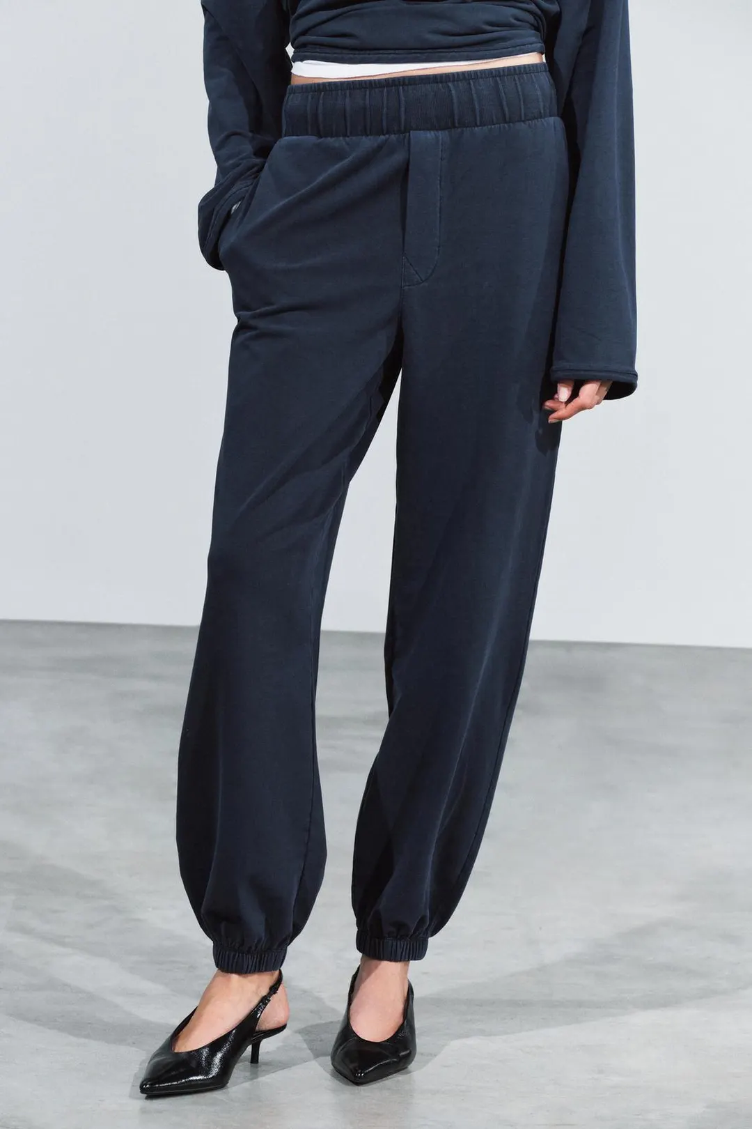 Брюки саруэл с эффектом потертости, Zara