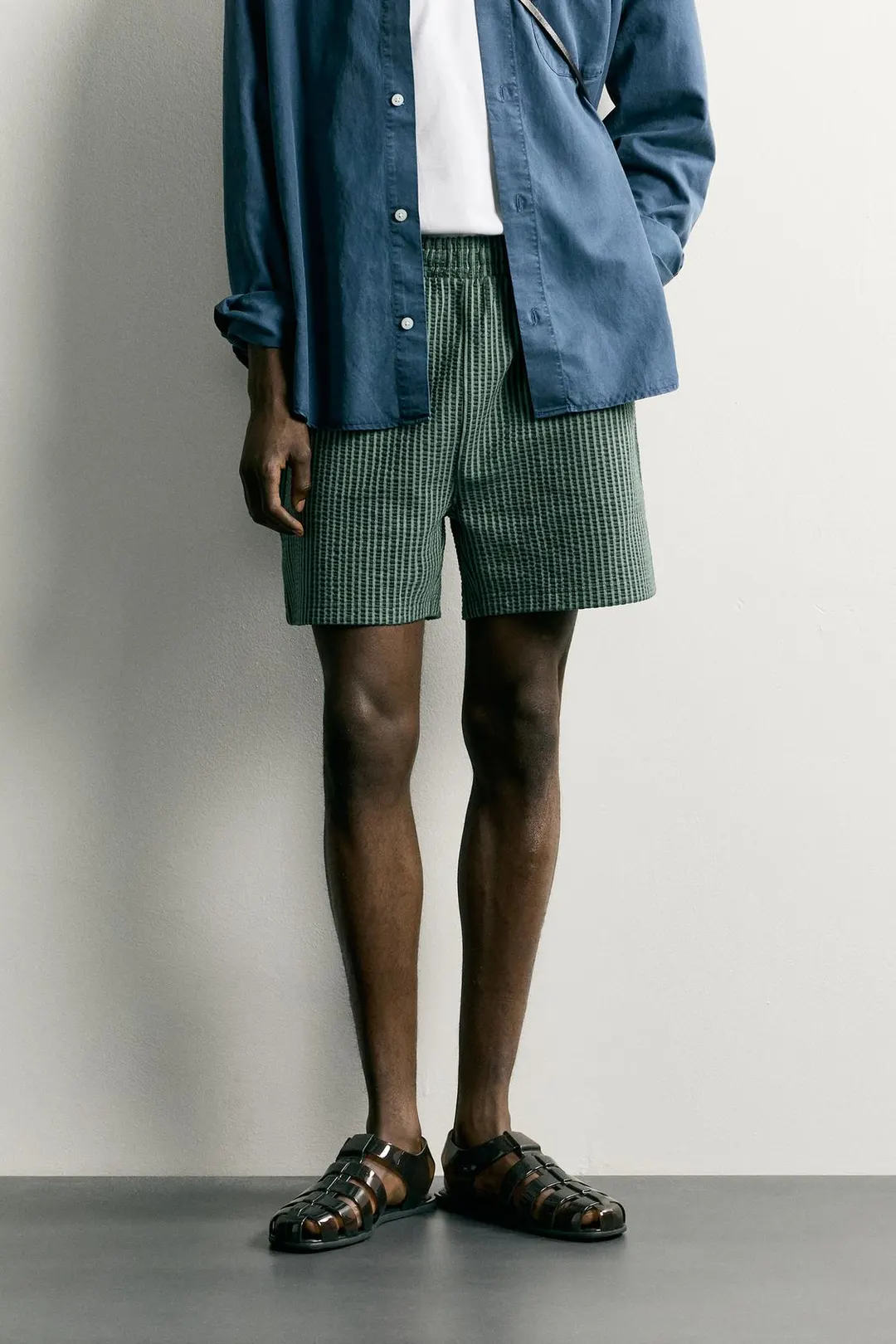 Бермуды прямого кроя из жатой ткани Comfort, Zara
