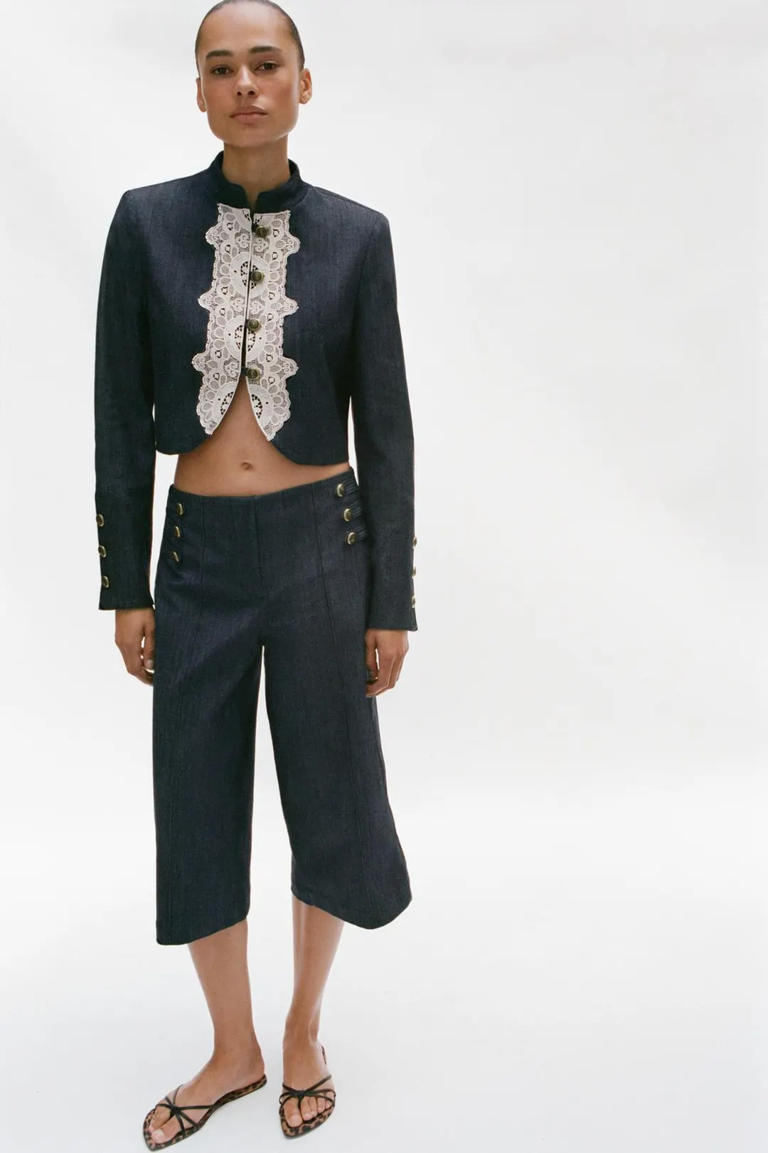 Бермуды удлиненные на пуговицах, Zara