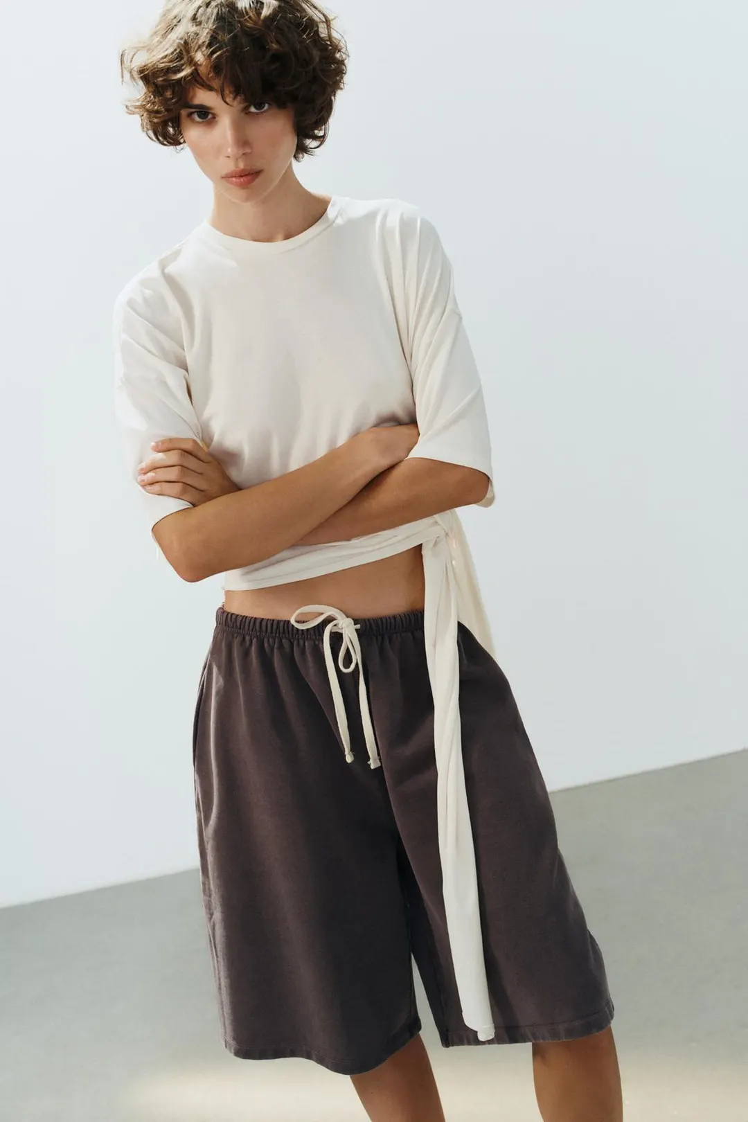 Футболка асимметричного кроя с разрезом, Zara