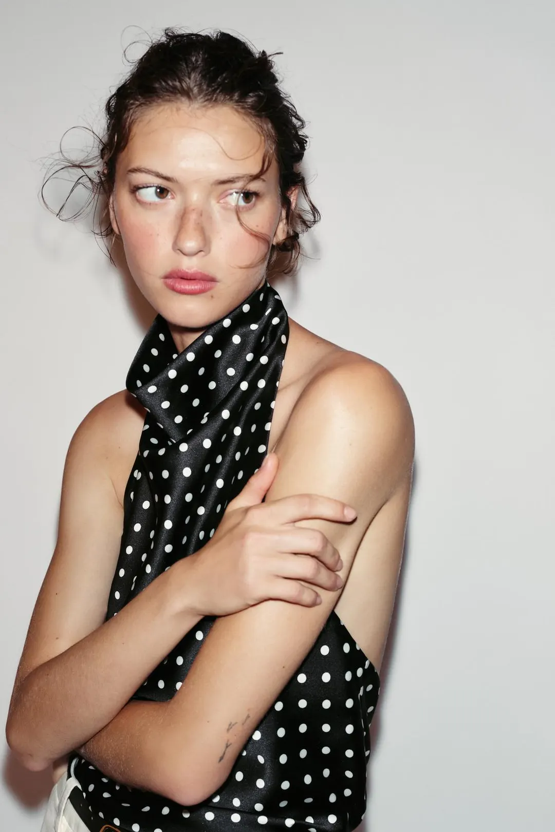 Атласный топ с бретелью халтер, Zara