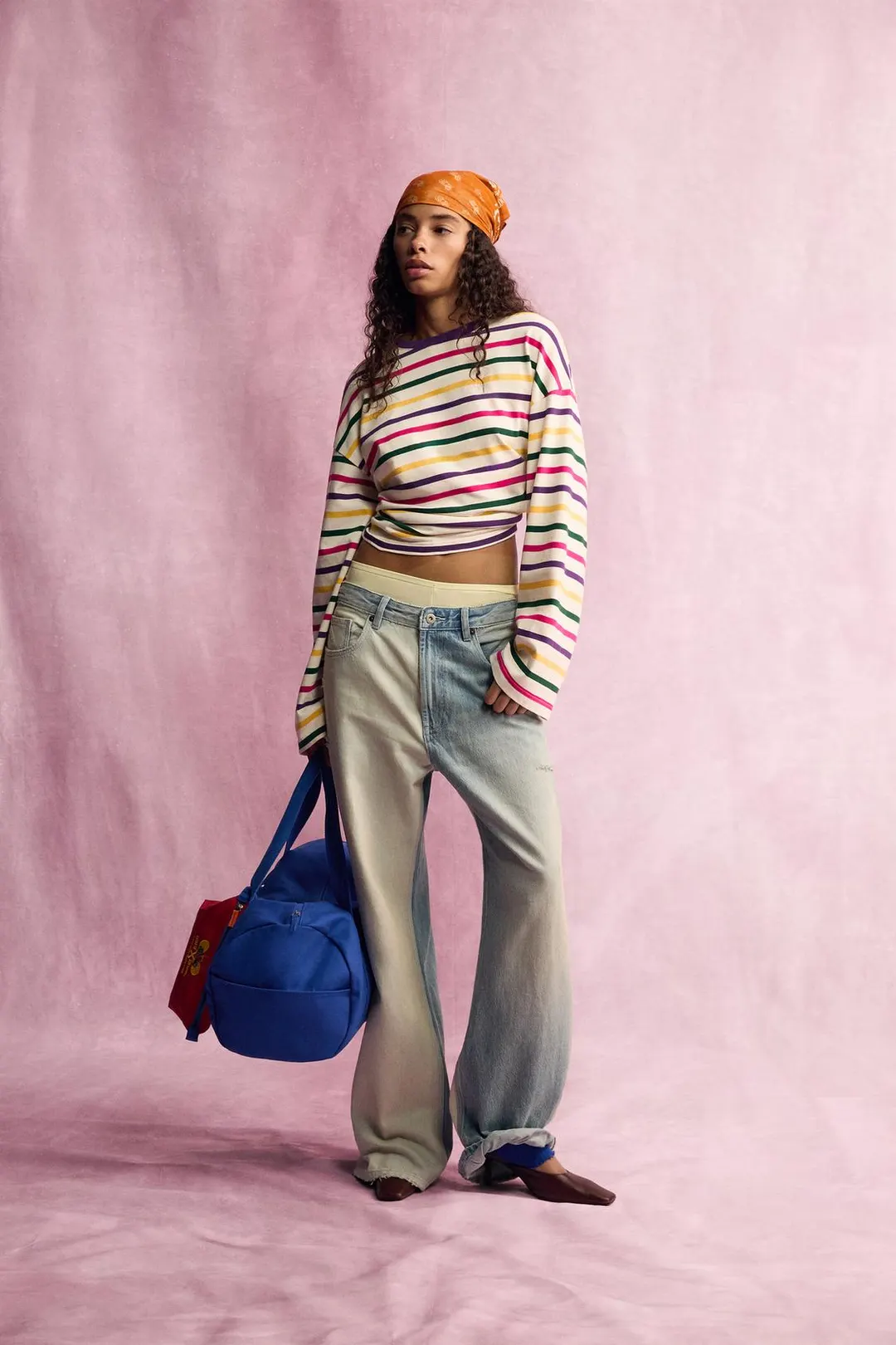 Джинсы бойфренд с контрастными деталями FRUIT OF THE LOOM™, Zara