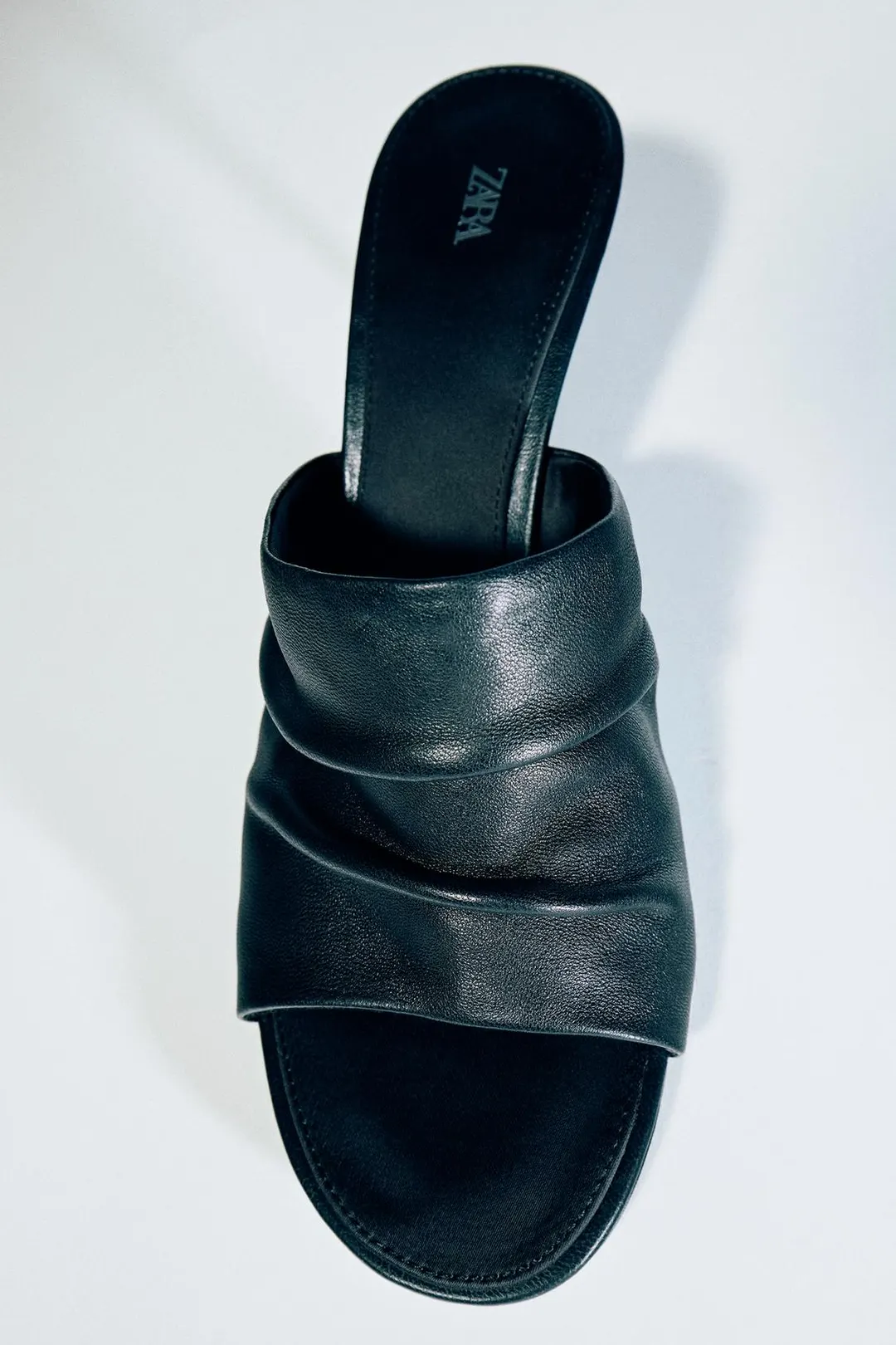 Кожаные босоножки на каблуке, Zara