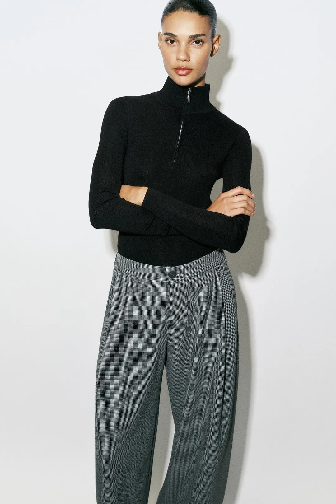 Брюки силуэта barrel с вытачками, Zara