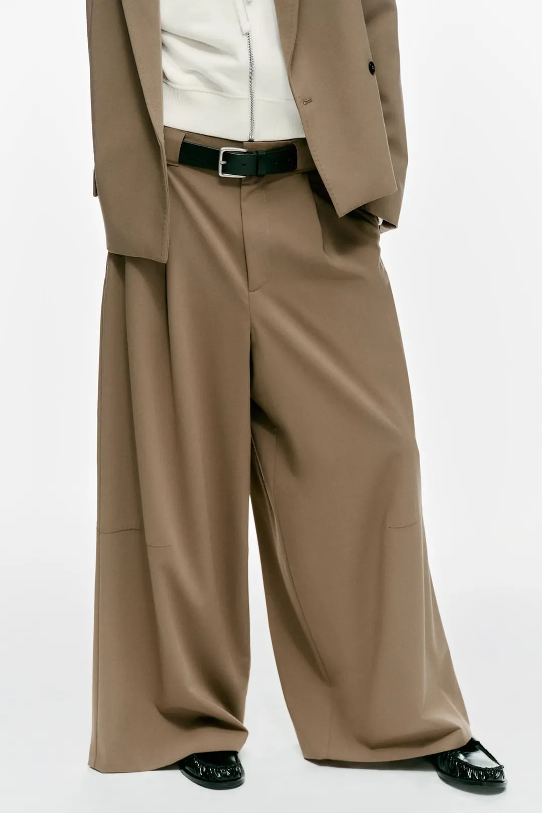 Брюки со складками и отстрочкой, Zara