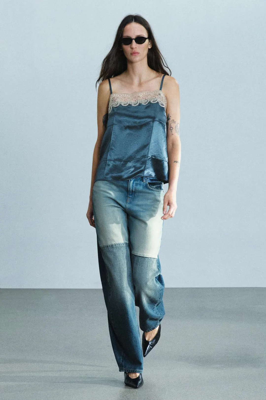 Джинсы из денима пэчворк ZW Collection со средней посадкой и изогнутым кроем, Zara
