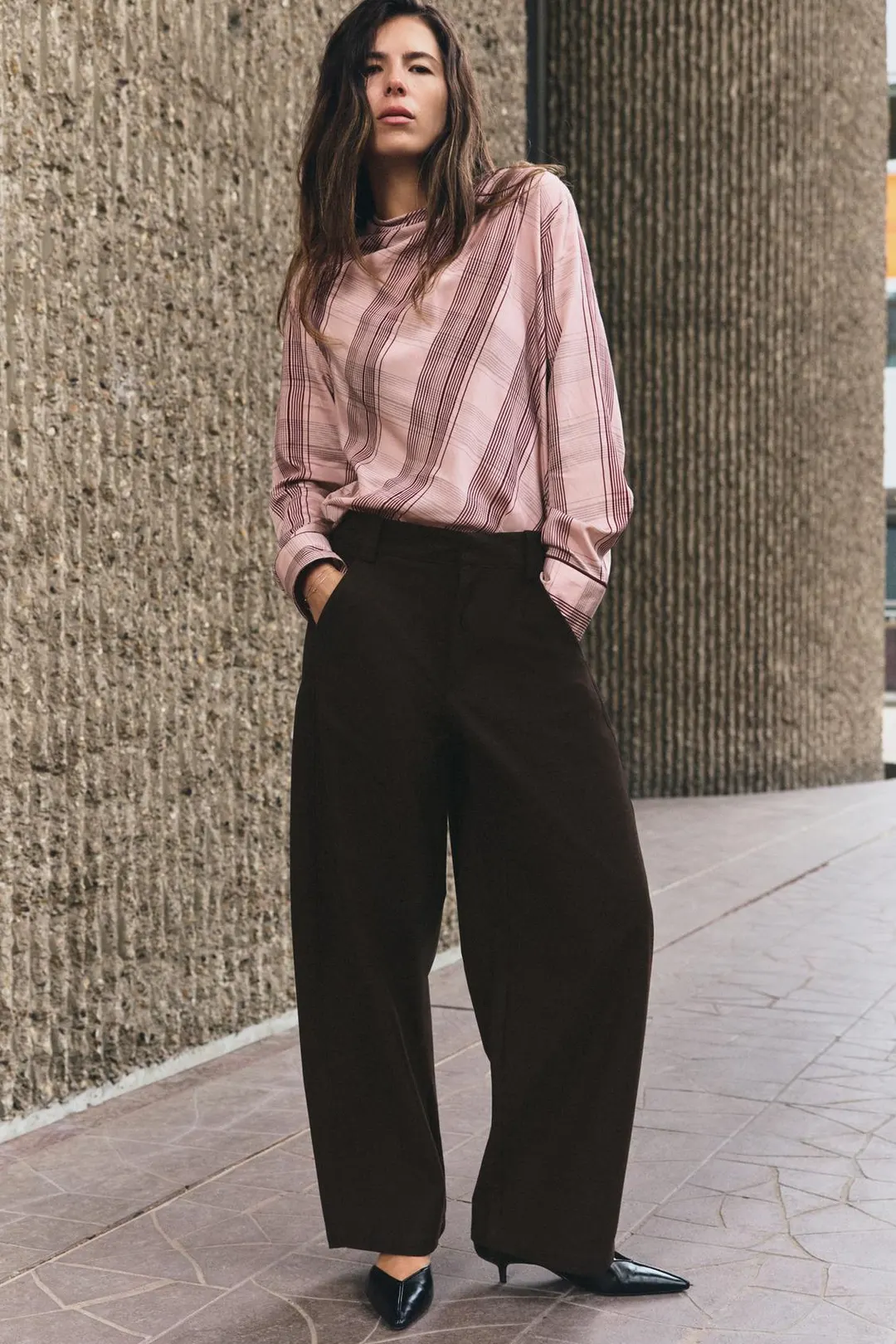 Блузка в клетку с пуговицами на плечах, Zara