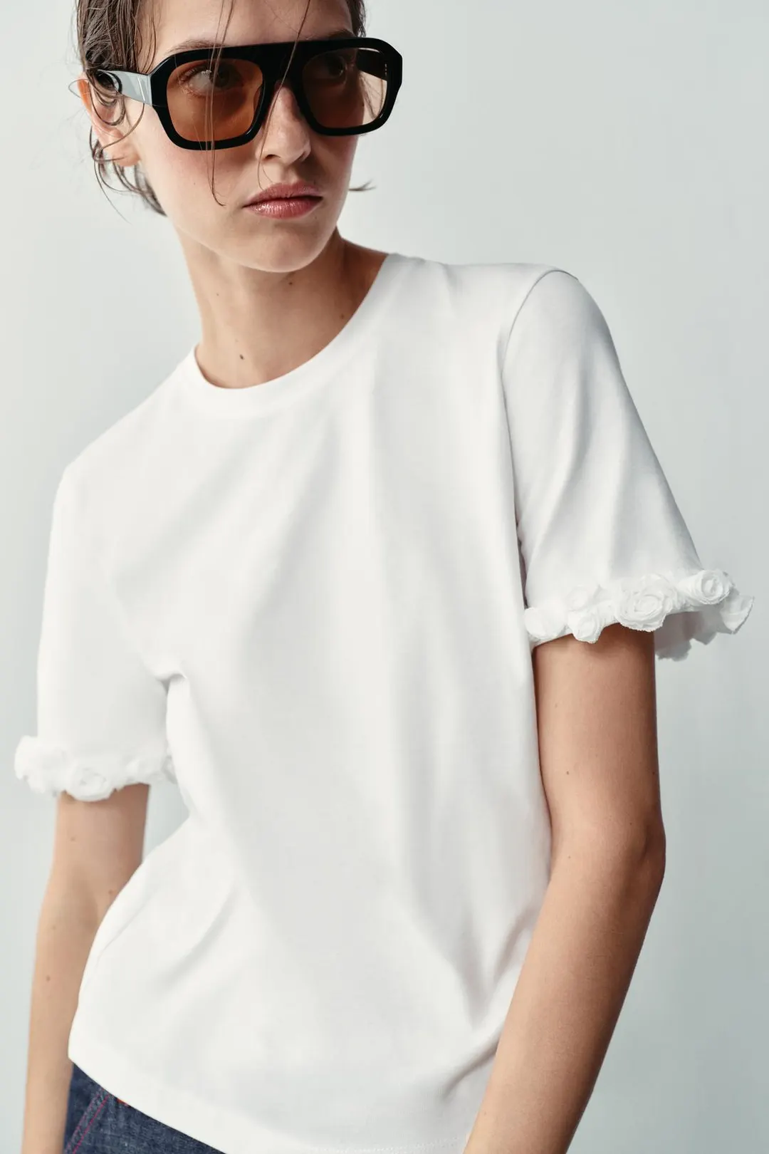 Футболка с рельефным цветочным узором, Zara