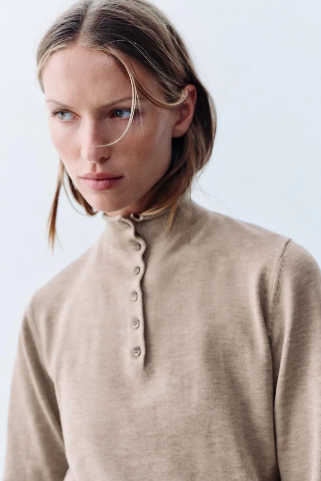 Свитер с высоким воротником и пуговицами, Zara