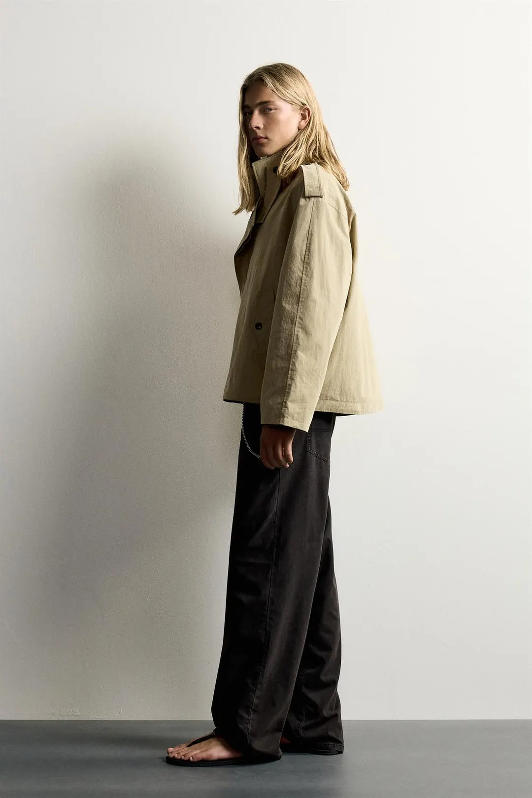 Укороченный тренч из технологичной ткани, Zara