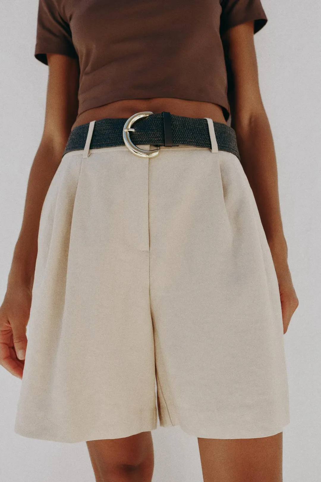 Бермуды с защипами и поясом, Zara