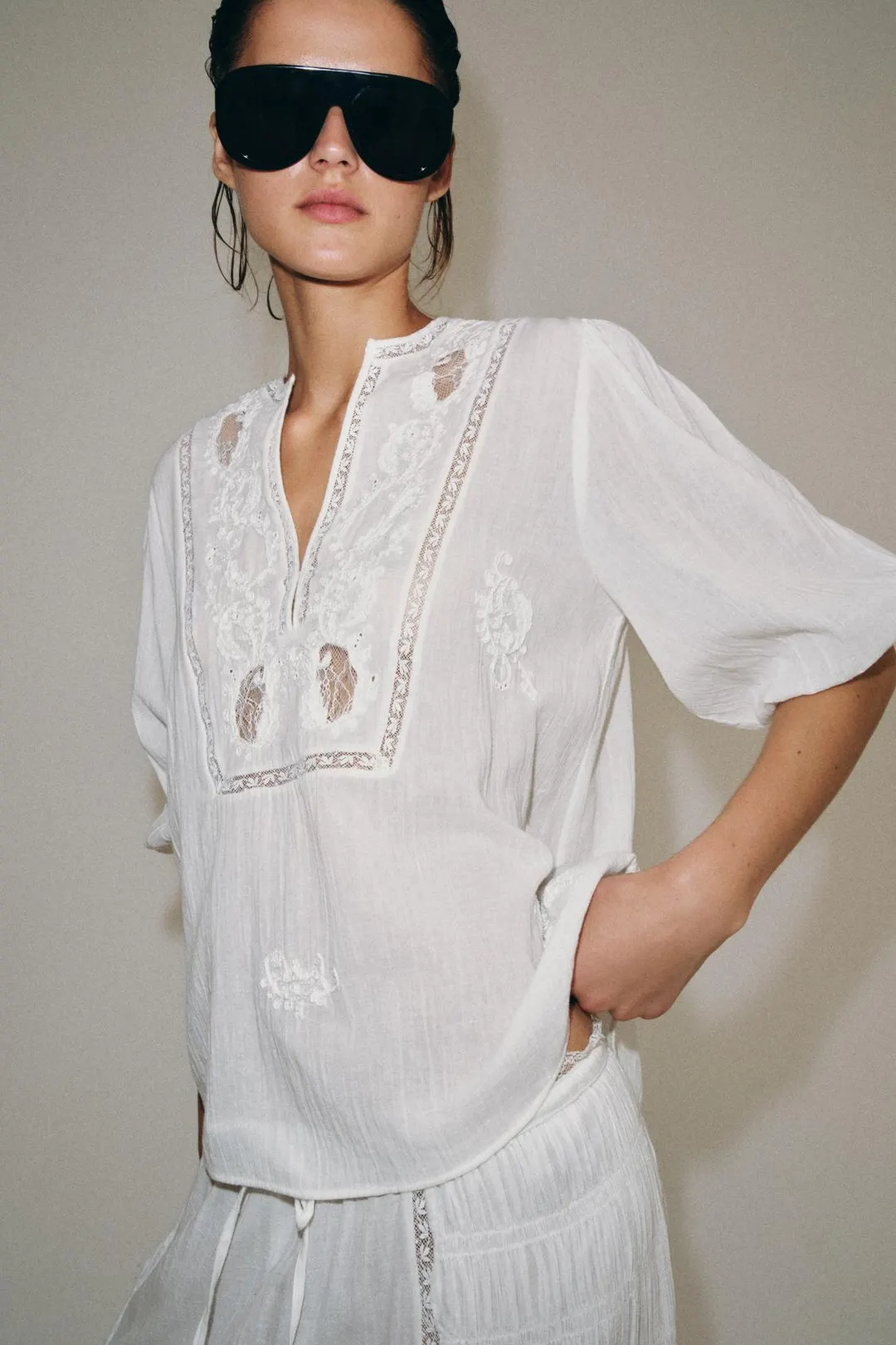 Кружевная блузка с вышивкой ZW Collection, Zara