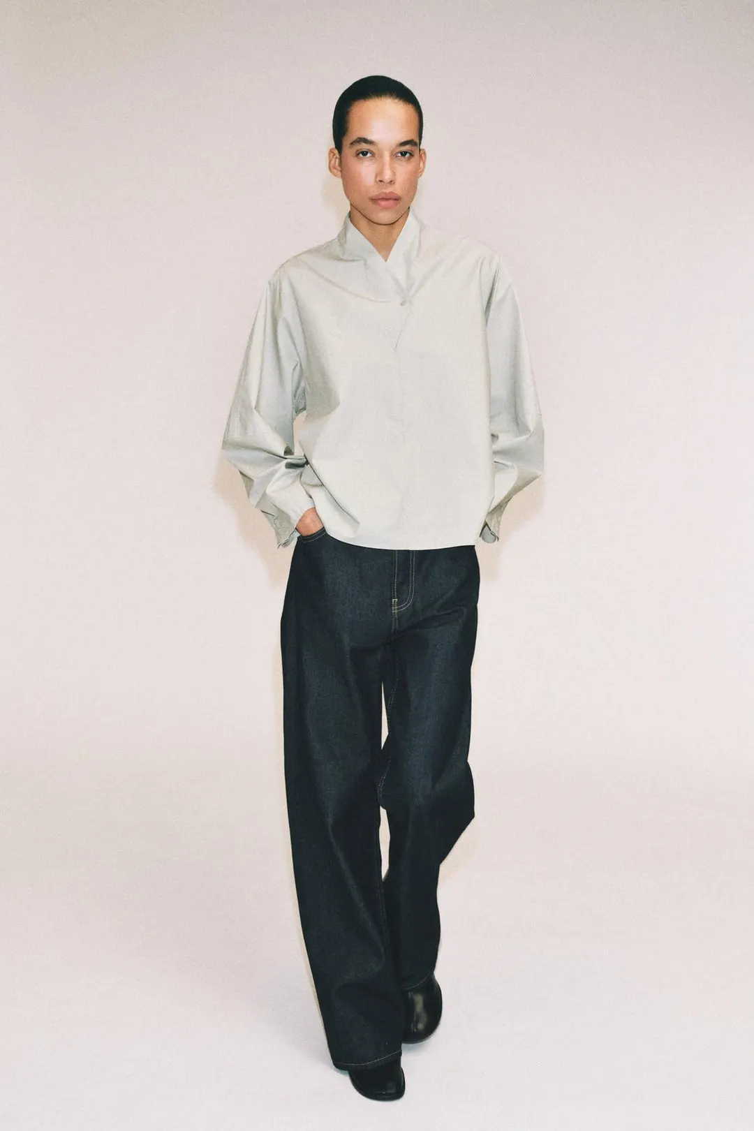 Рубашка с V-образным вырезом ZW Collection, Zara