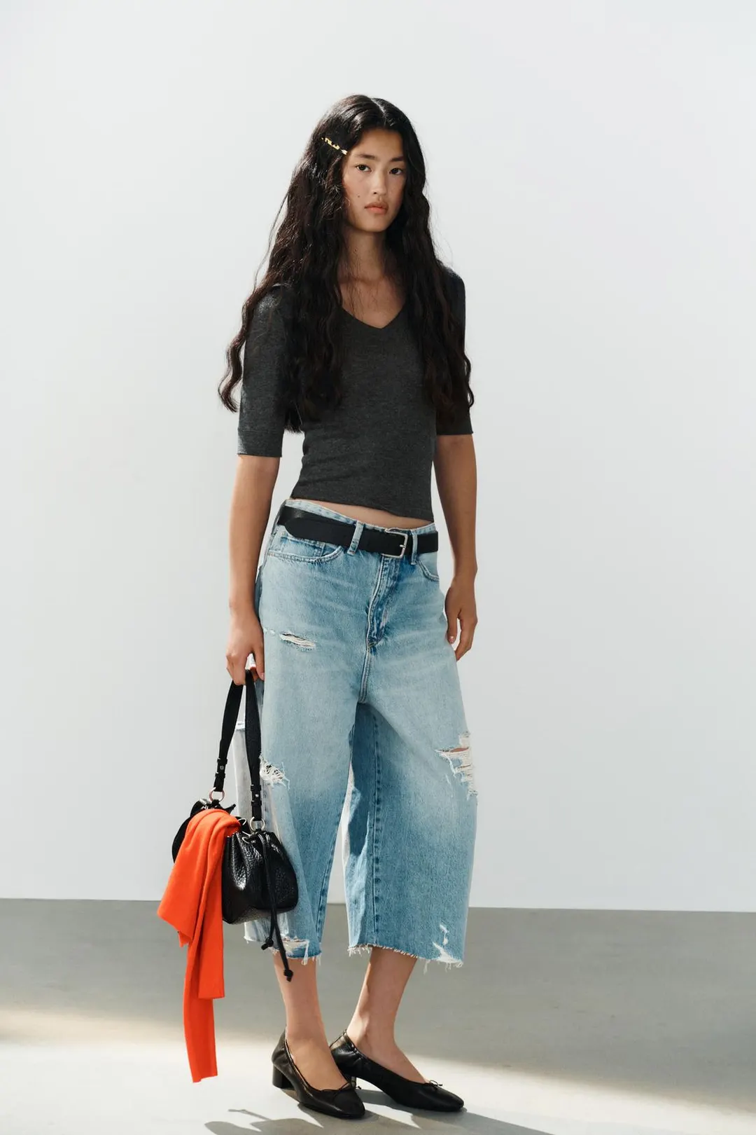 Футболка с V-образным вырезом, Zara