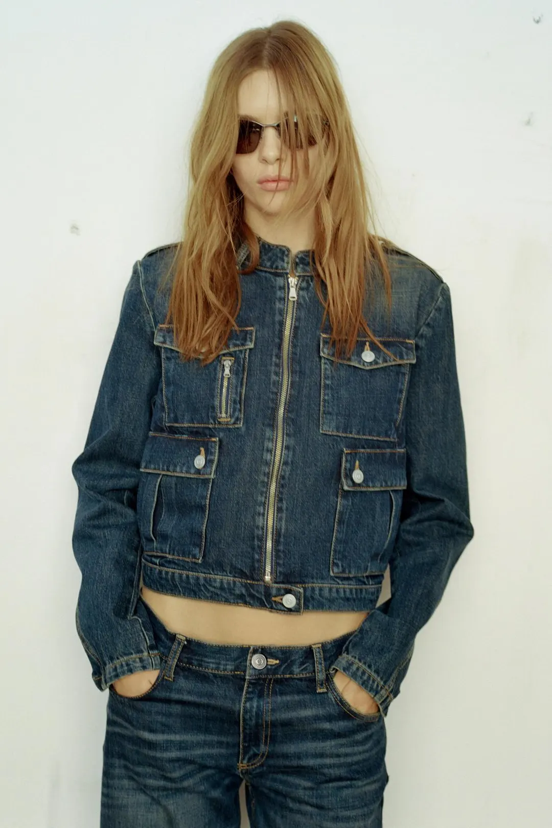Приталенная джинсовая куртка с карманами TRF, Zara