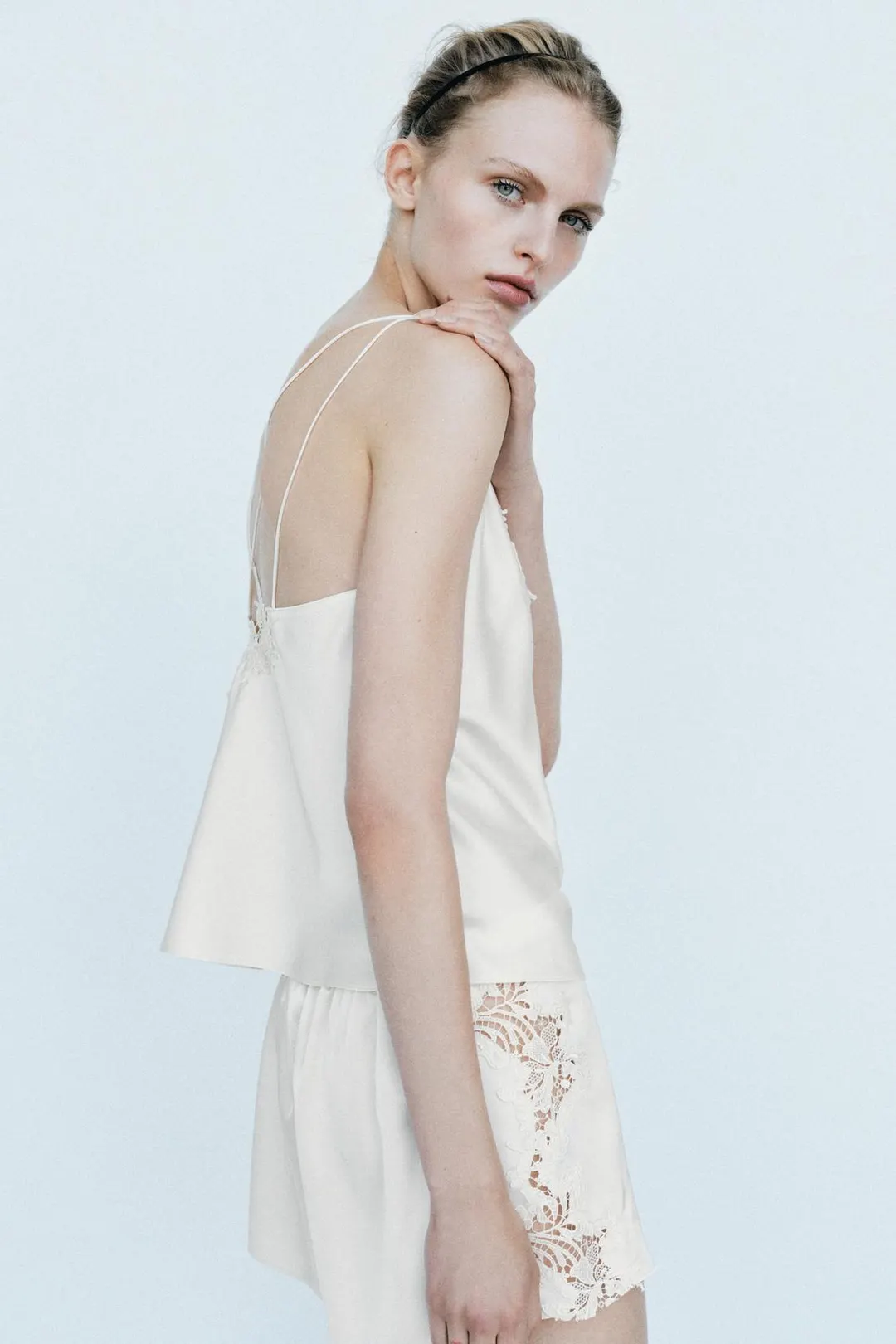 Шорты атласные с кружевной отделкой, Zara