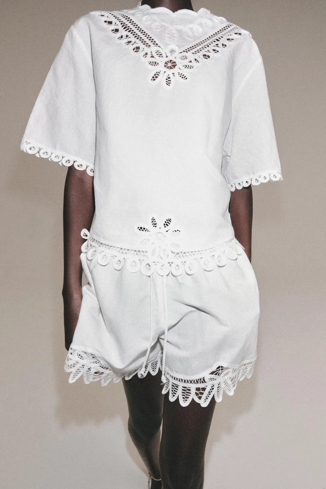 Шорты ZW Collection с вышивкой из смесового льна, Zara