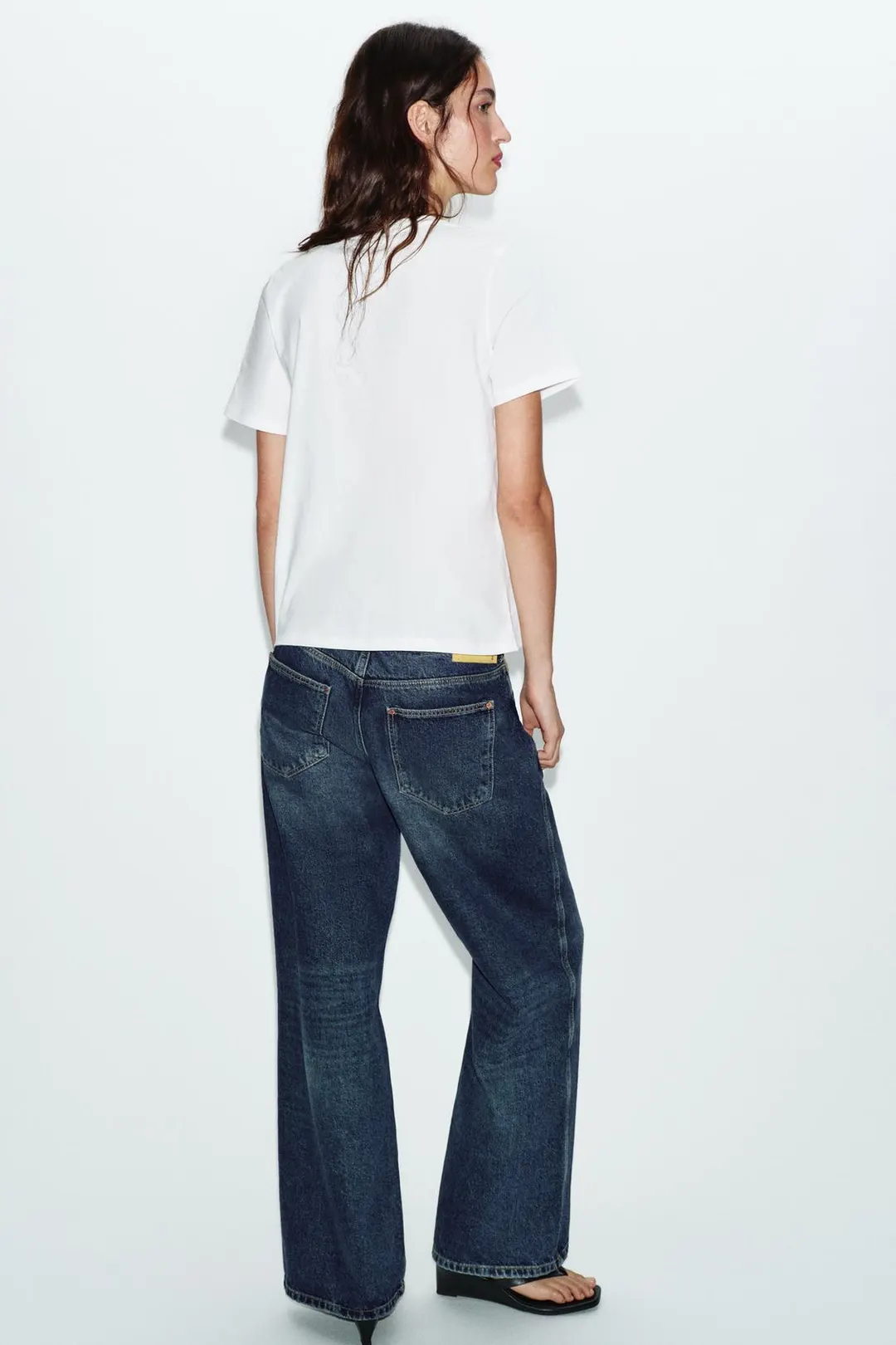 Футболка с объемным цветочным декором, Zara