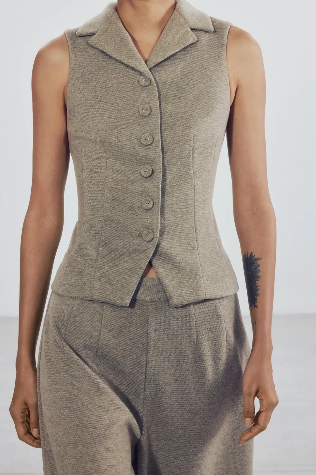 Жилет приталенный, Zara