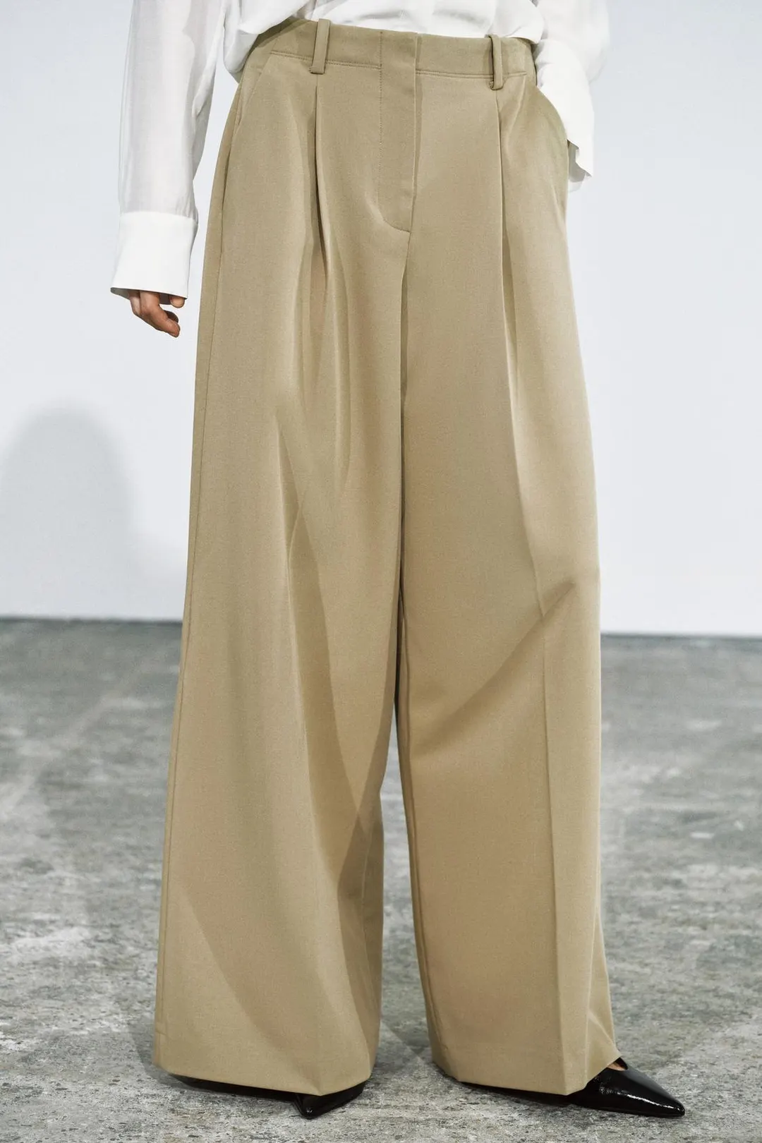 Брюки со складками ZW Collection, Zara