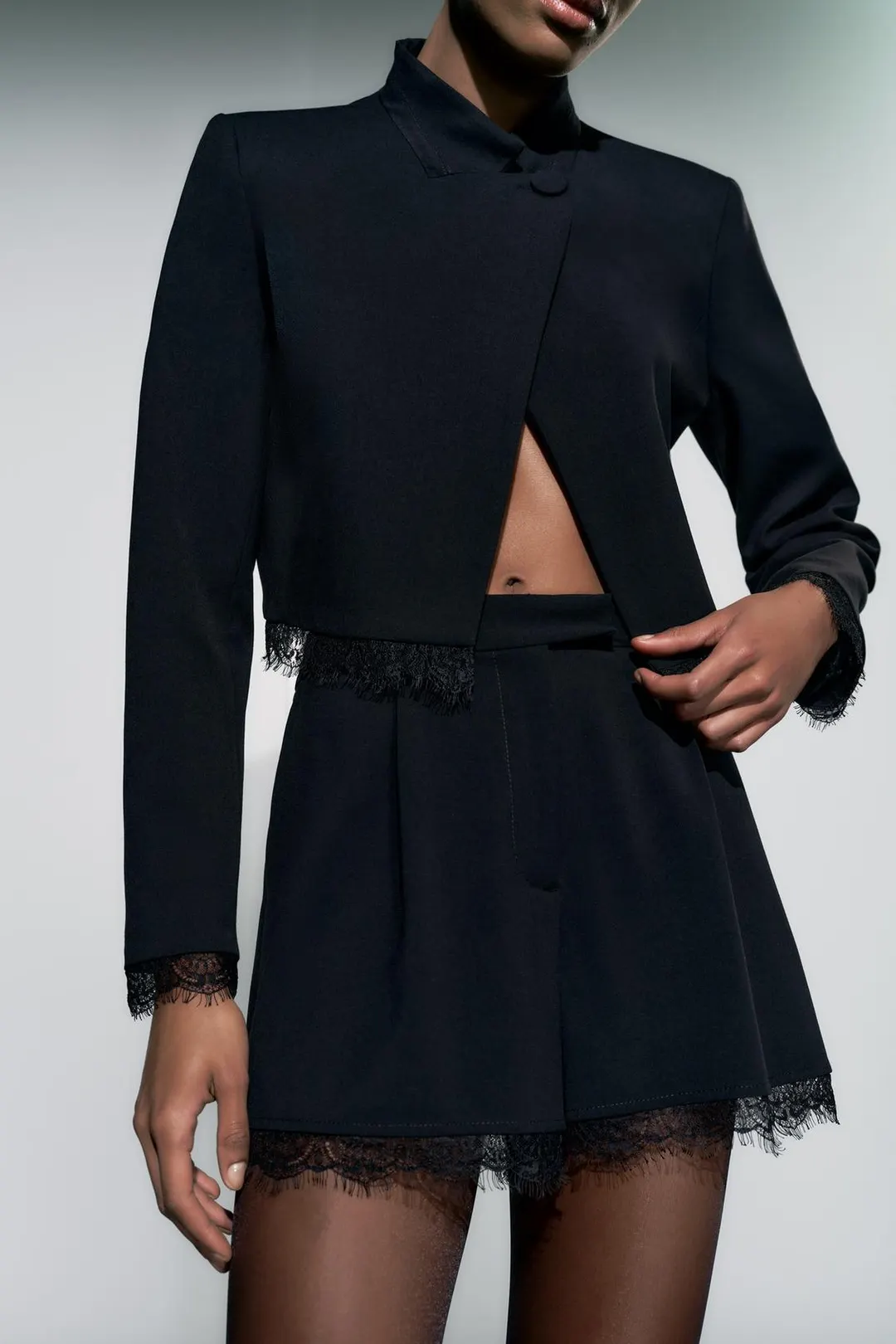 Бермуды с кружевной отделкой, Zara