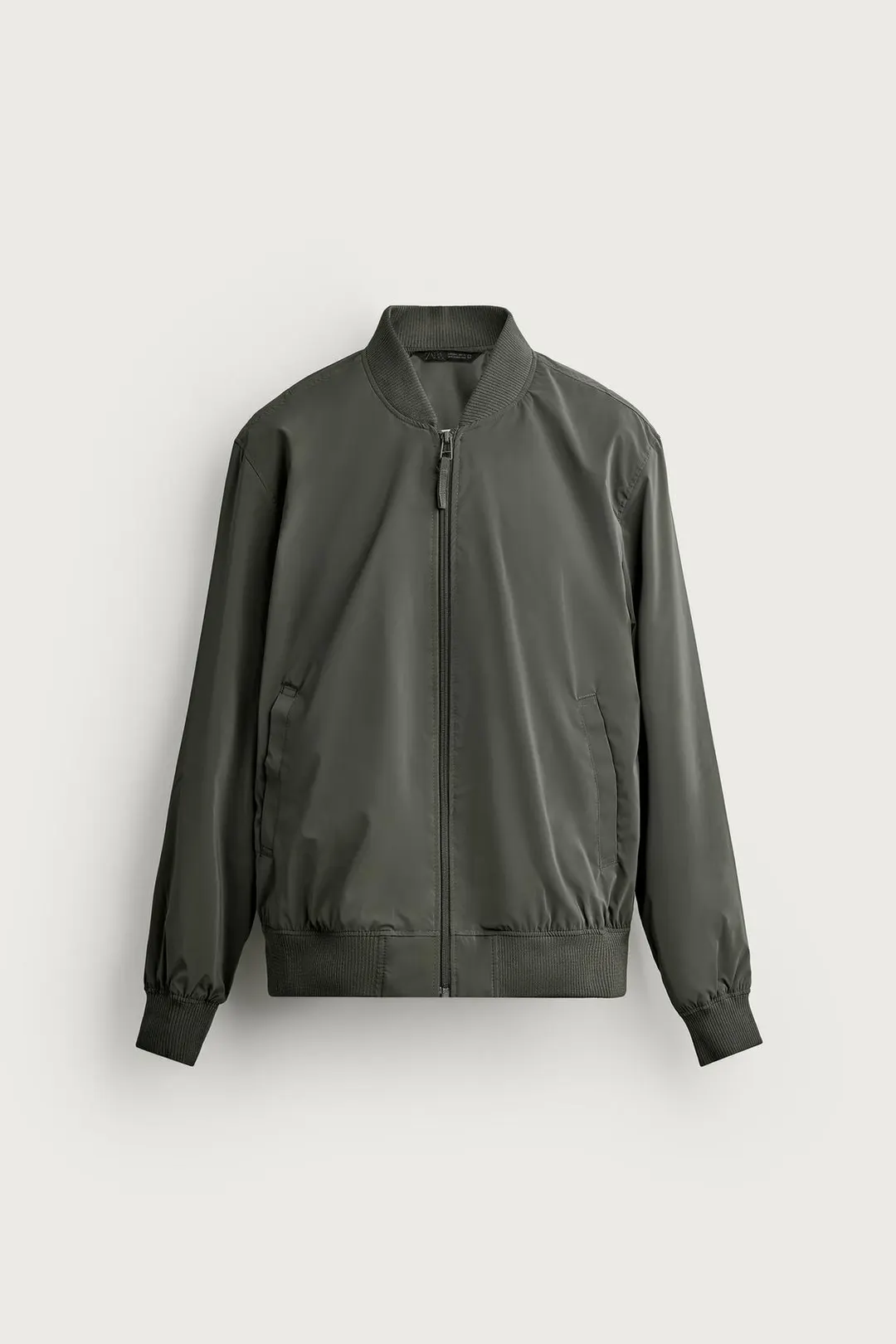 Технологичная куртка-бомбер, Zara