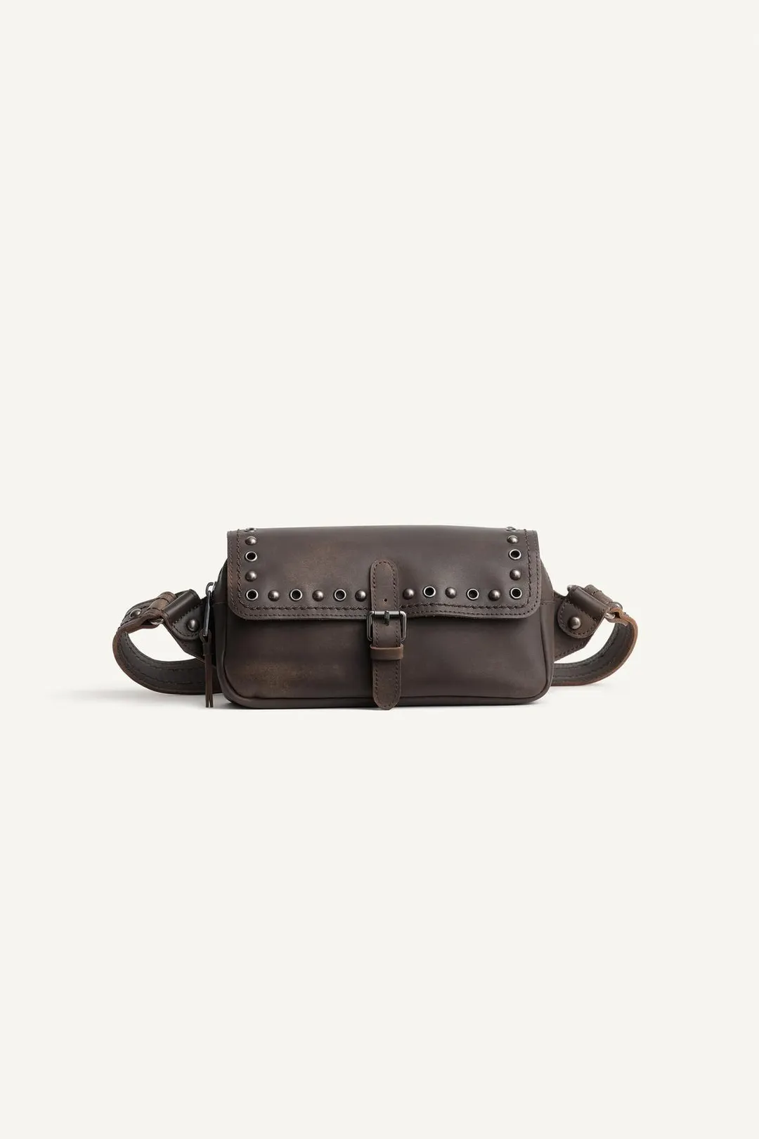Поясная сумка из кожи с заклепками, Zara