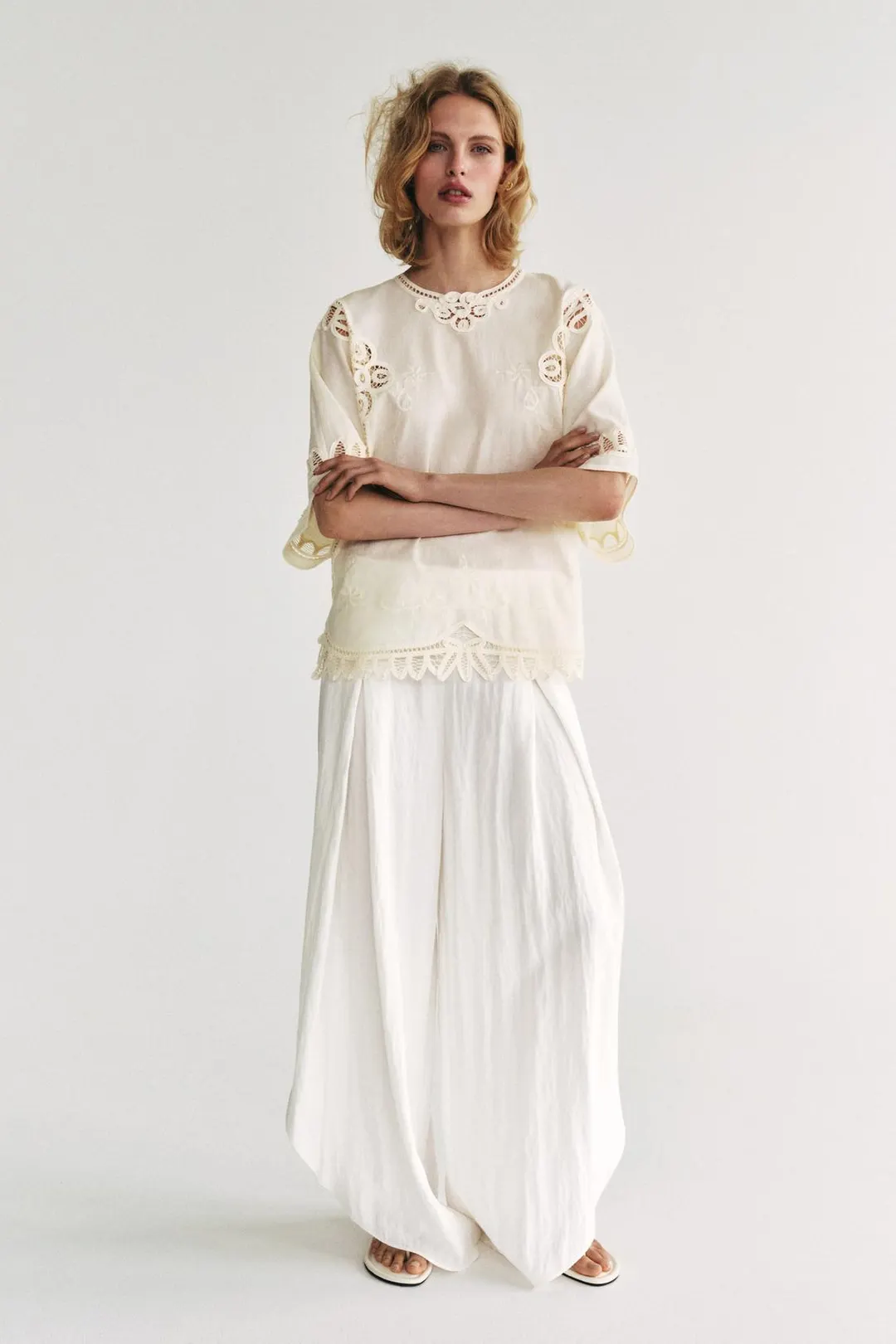 Блузка из смесового льна с вышивкой ZW Collection, Zara