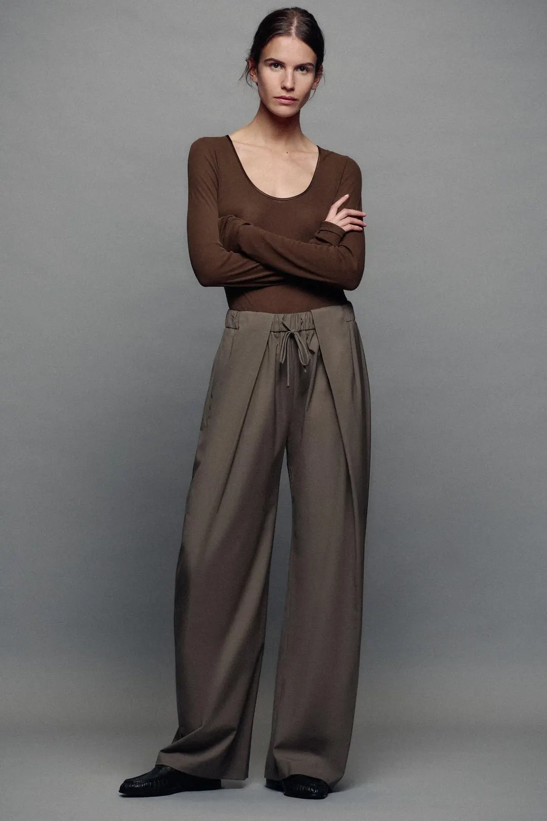 Брюки со складками ZW Collection, Zara