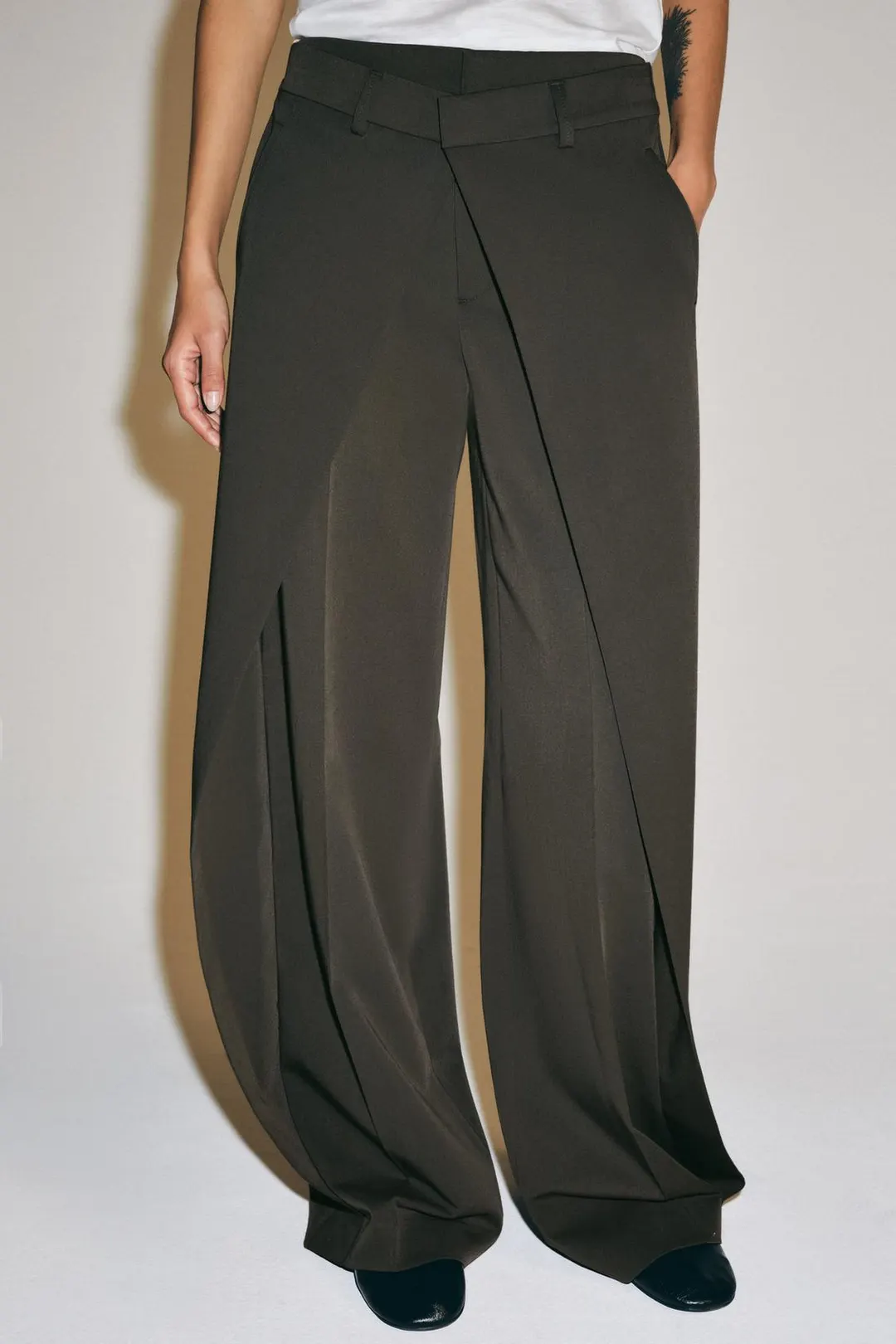 Брюки ZW Collection с защипами спереди, Zara
