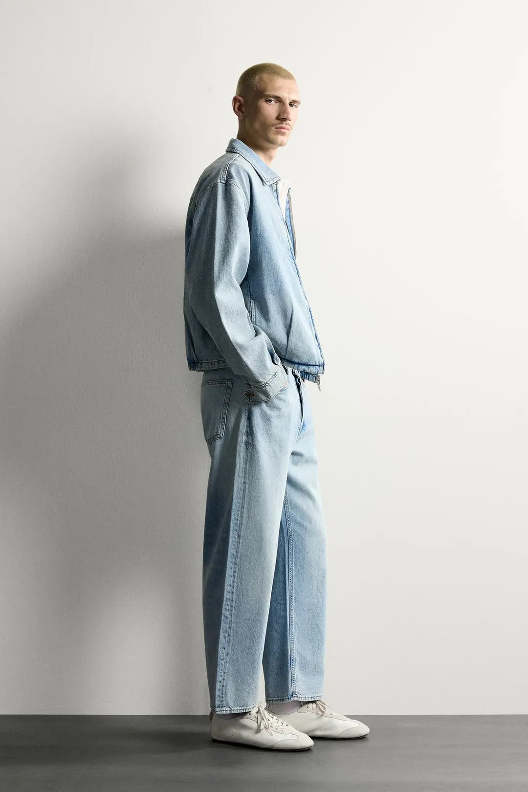 Укороченные легкие джинсы стандартного кроя, Zara