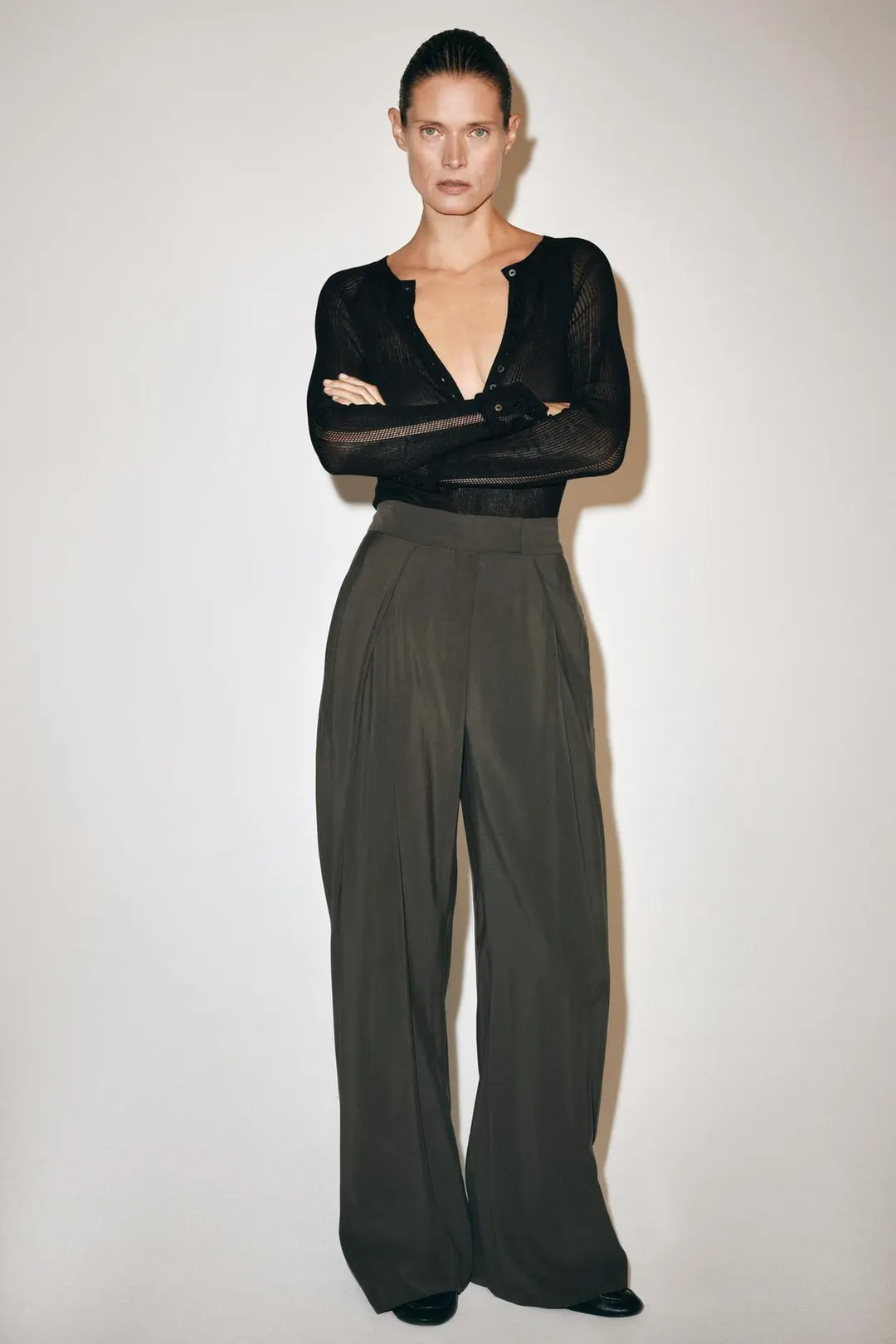 Брюки со складками на талии ZW Collection, Zara