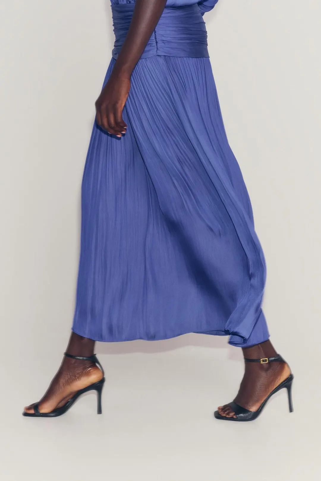 Асимметричные босоножки из кожи на каблуке, Zara