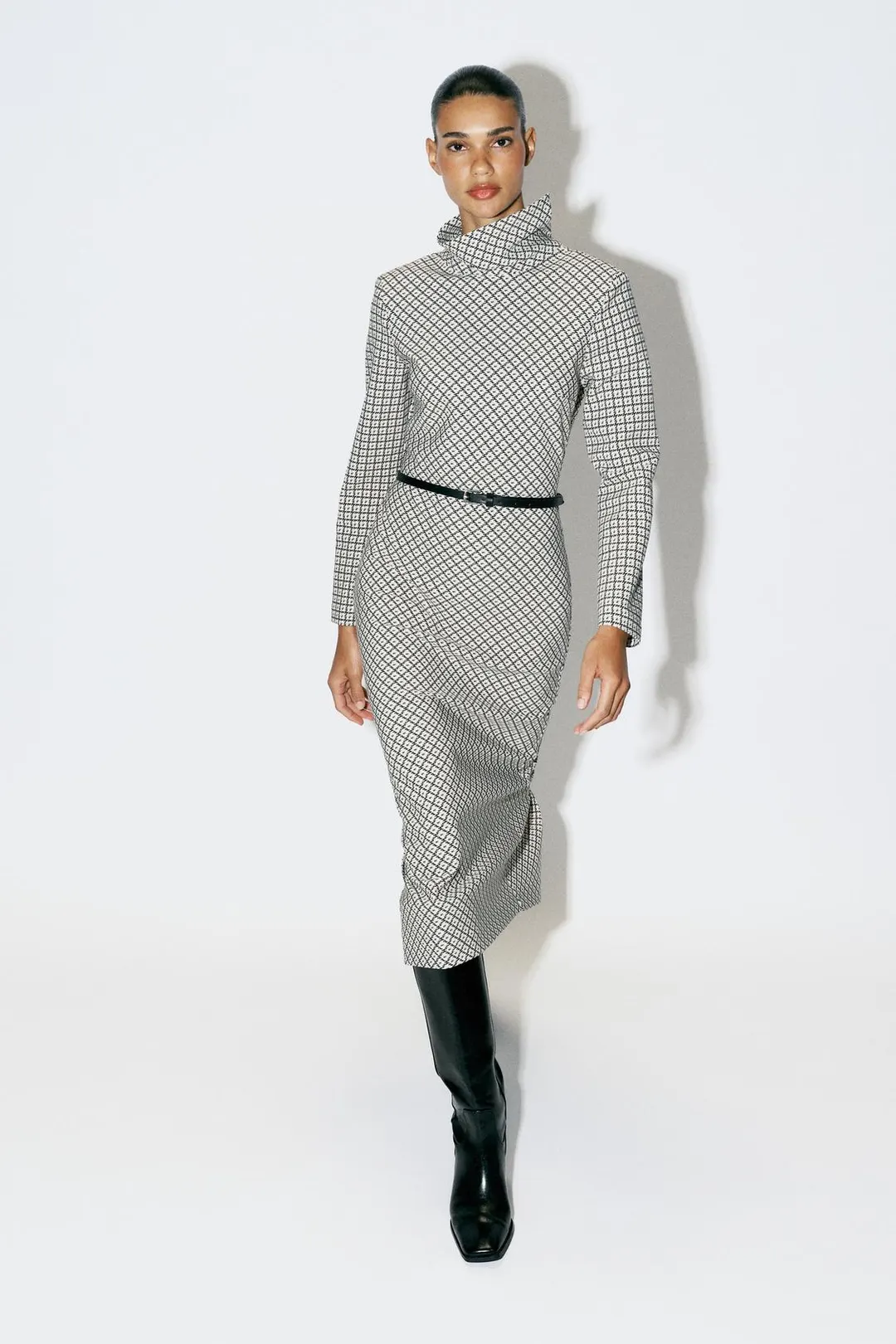 Длинное платье с принтом и поясом, Zara