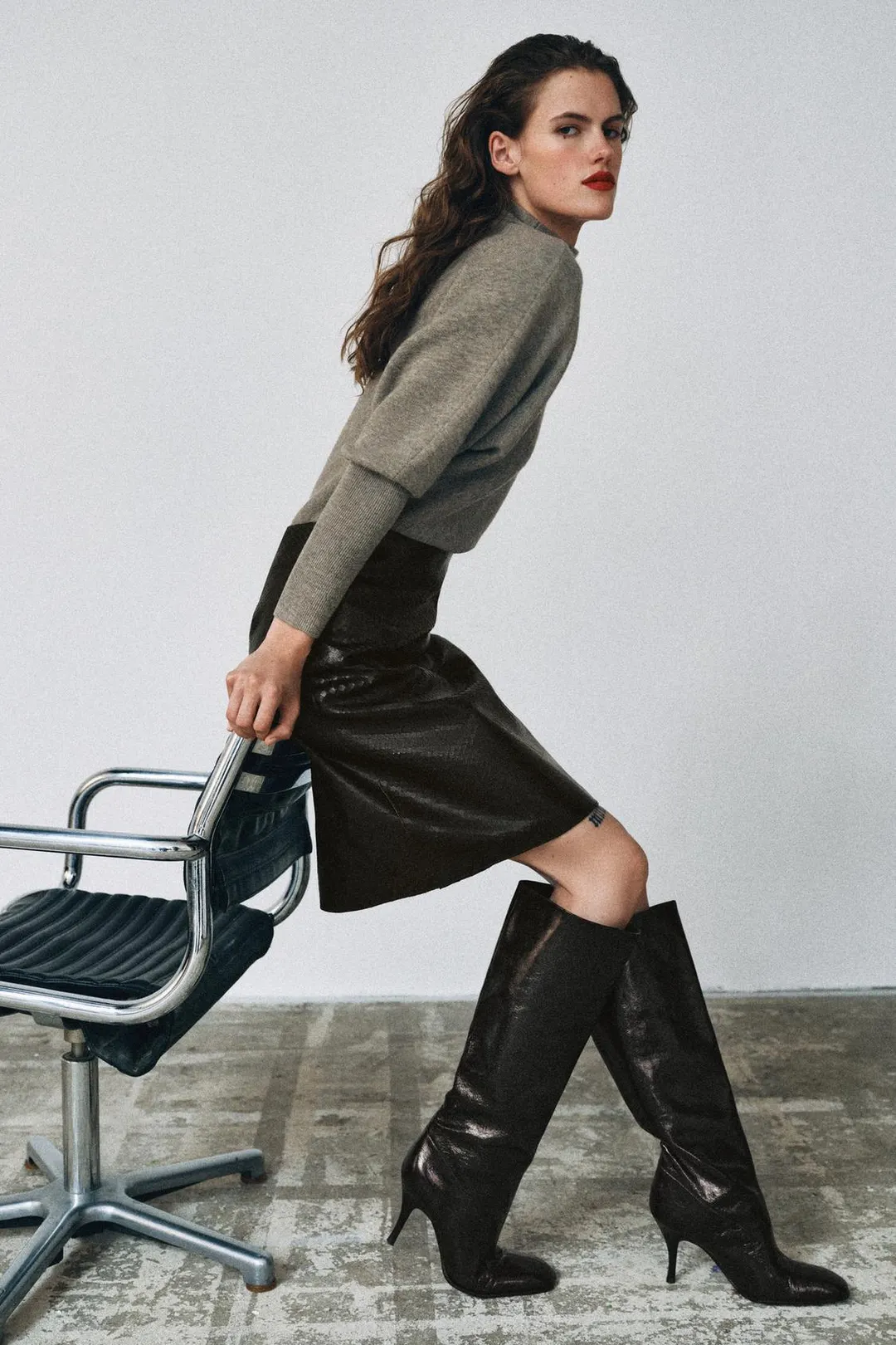 Кожаные сапоги на каблуке Limited Edition, Zara