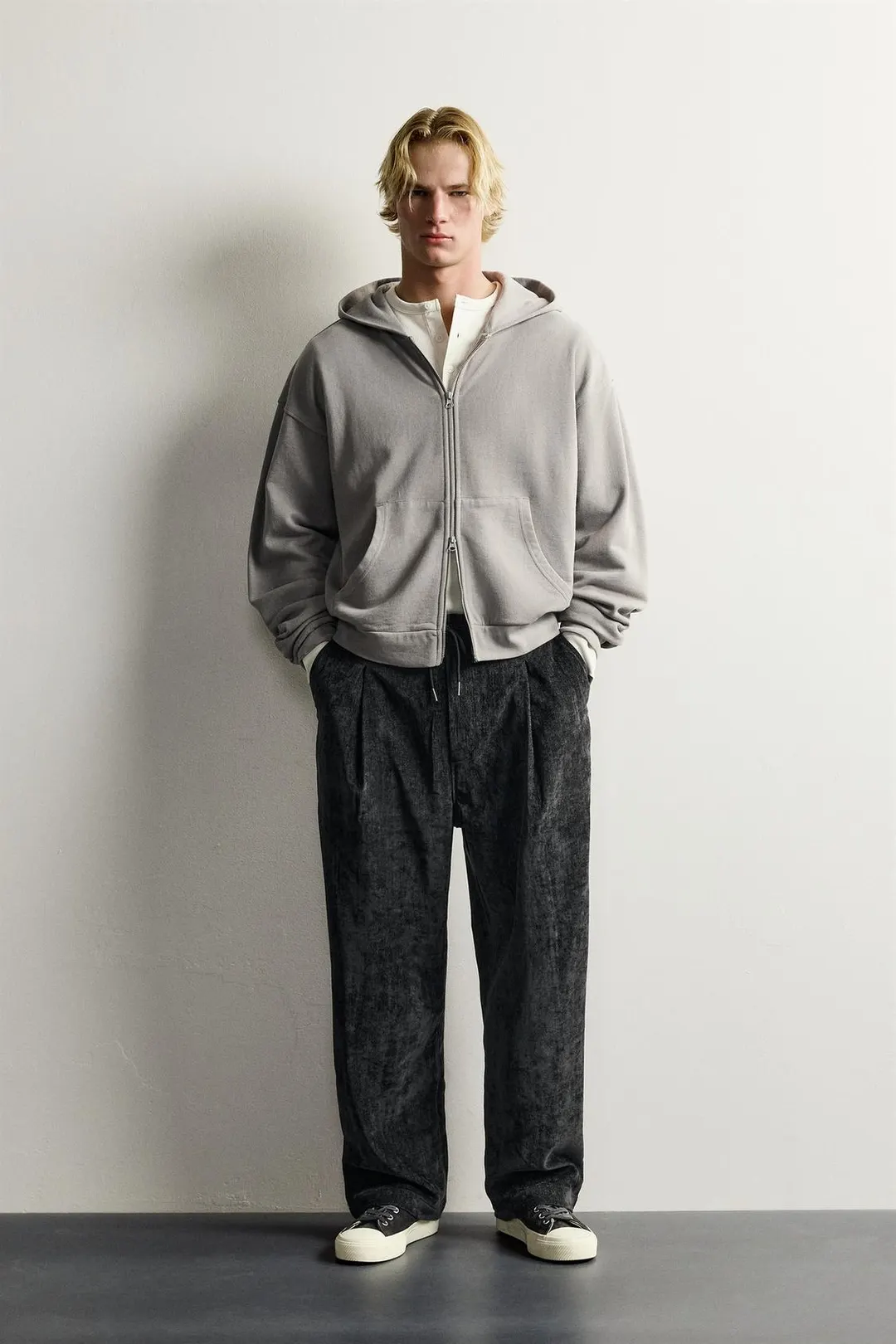 Брюки мягкие с неоднородным эффектом стирки, Zara