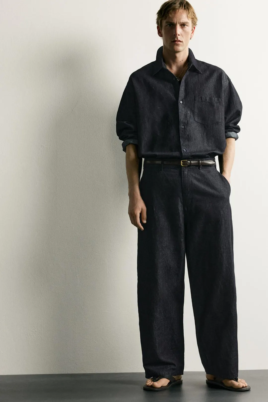 Легкие джинсовые брюки чинос из хлопка и льна, Zara