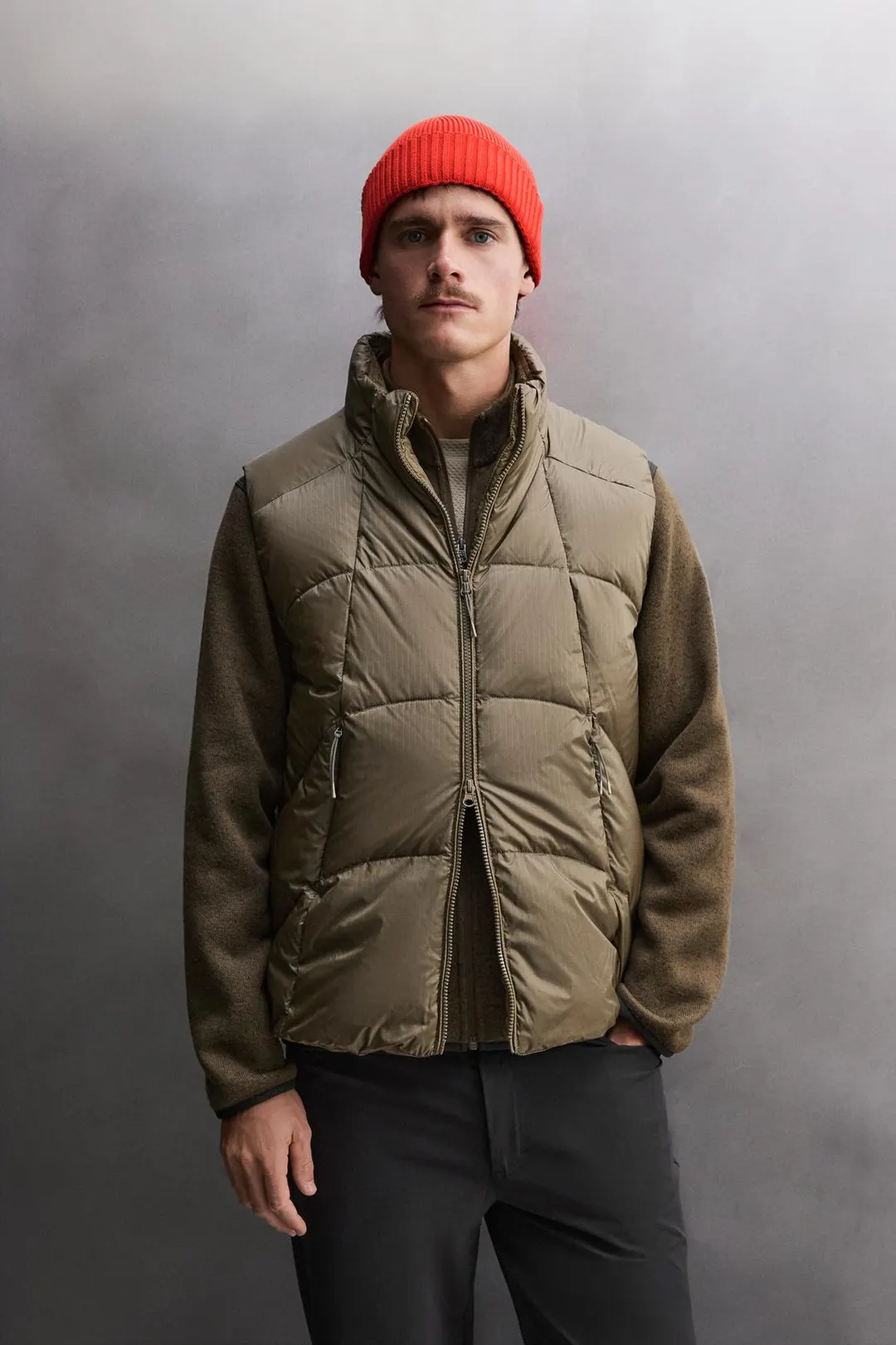 Технологичный жилет 80% пух, 20% перо, Zara