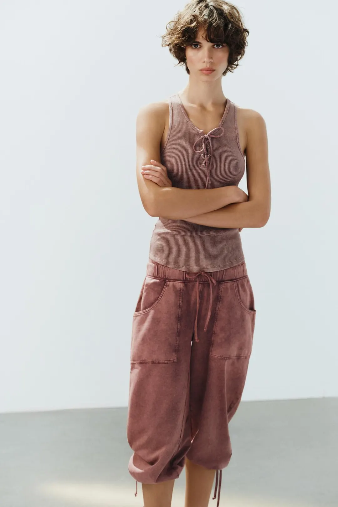 Удлиненные бермуды с эффектом выцветания, Zara