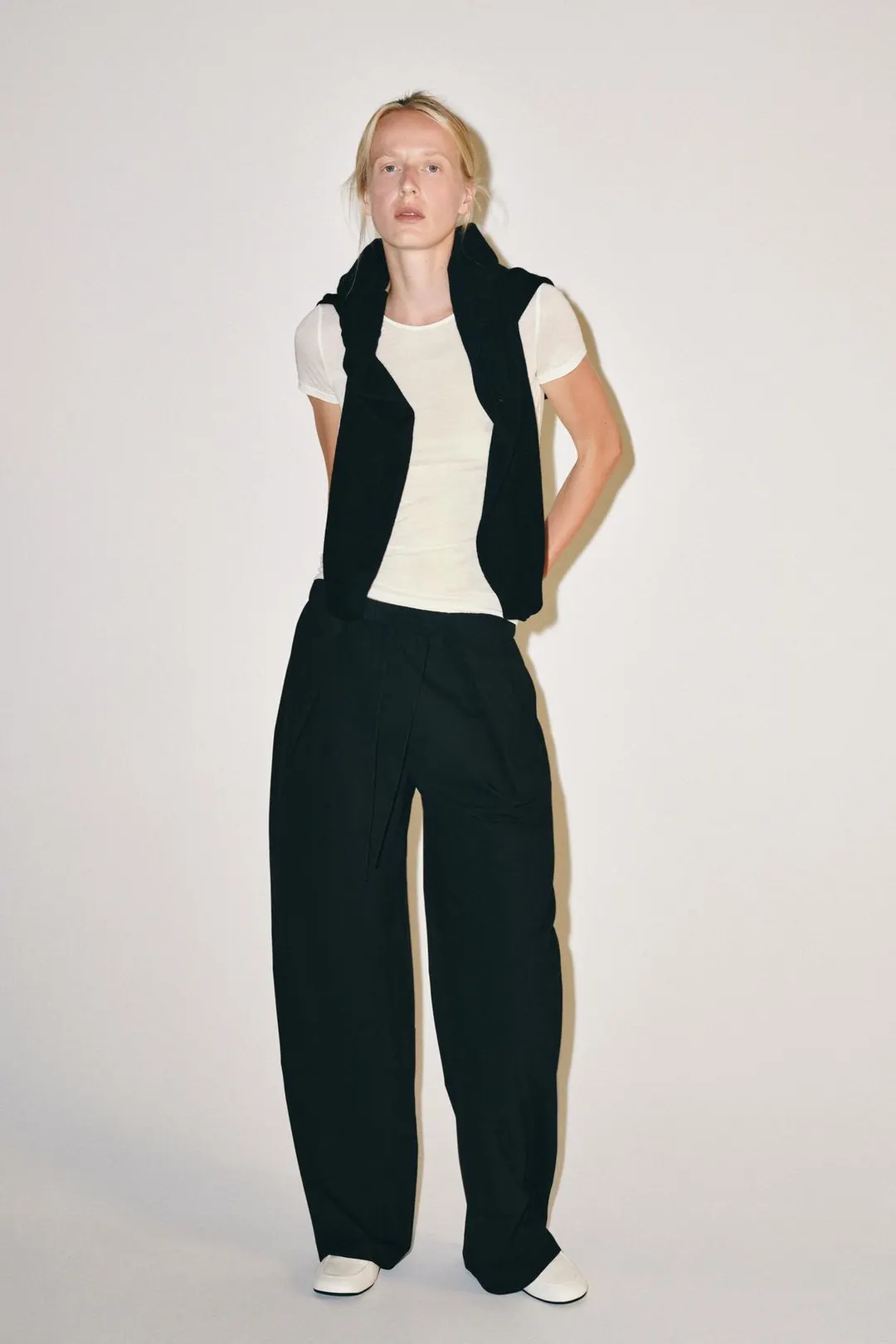 Брюки со складками ZW Collection, Zara