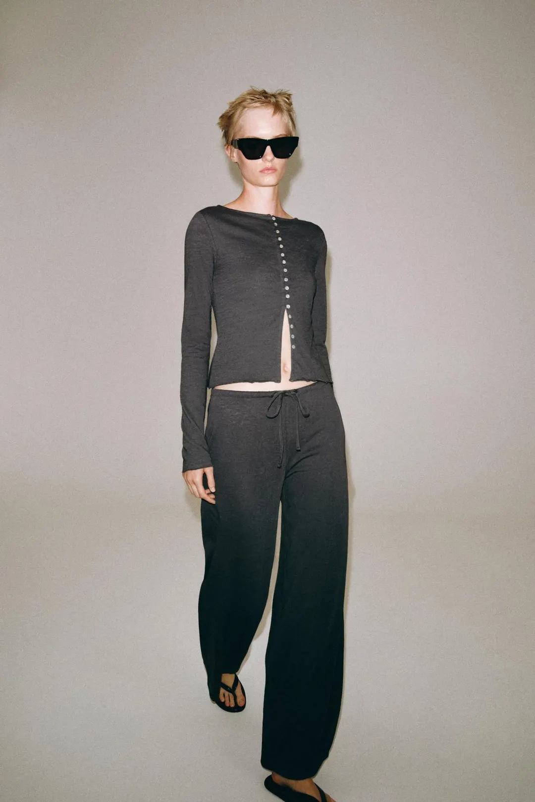 Брюки из ткани с фактурой льна, Zara