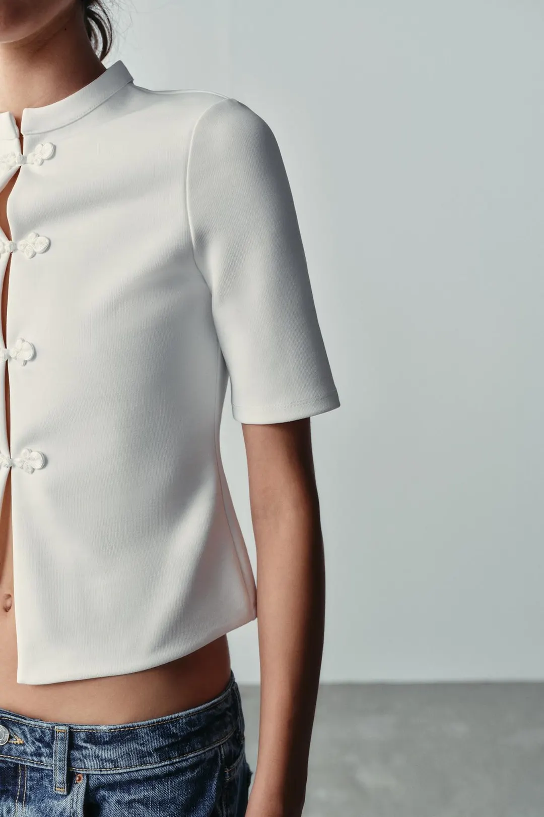 Топ с короткими рукавами и узелковой застежкой, Zara