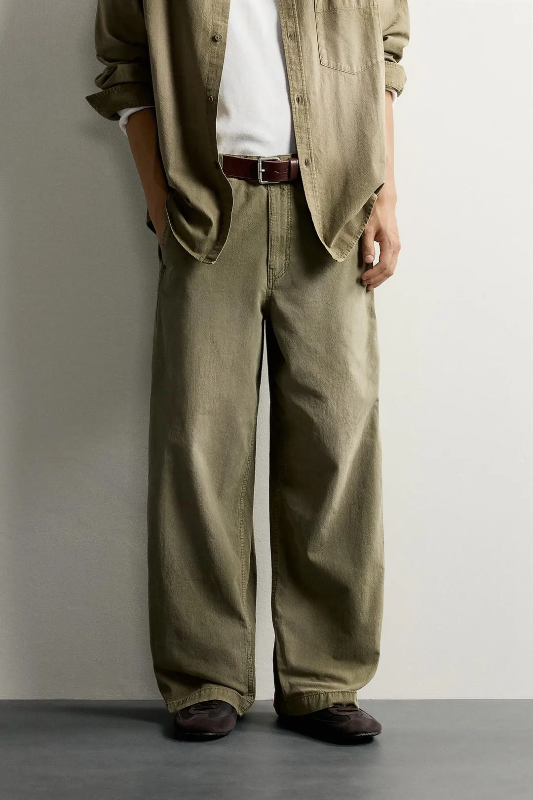 Широкие брюки с эффектом стирки, Zara
