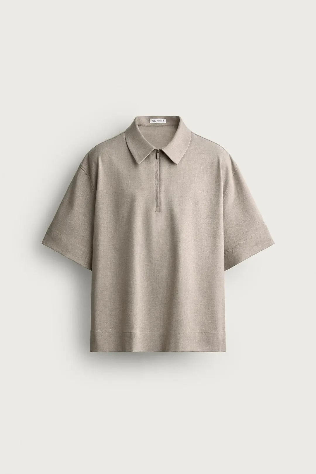 Технологичное поло на молнии, Zara
