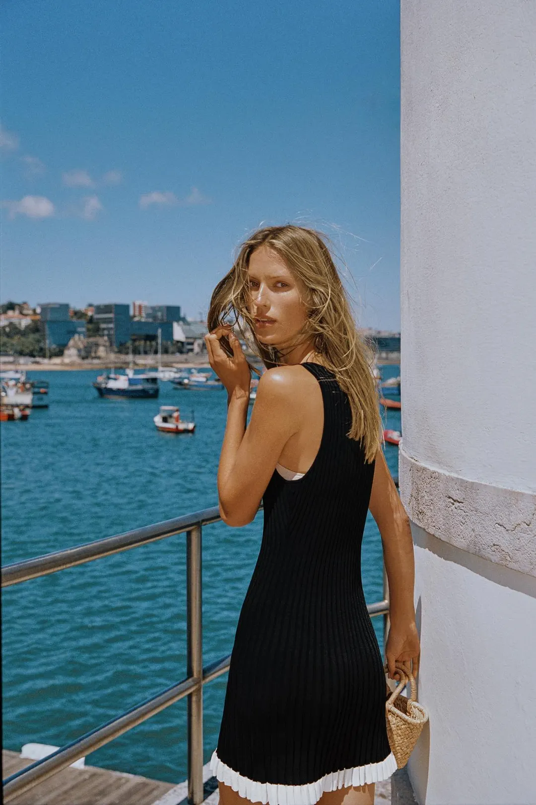 Платье короткое вязаное в рубчик, Zara