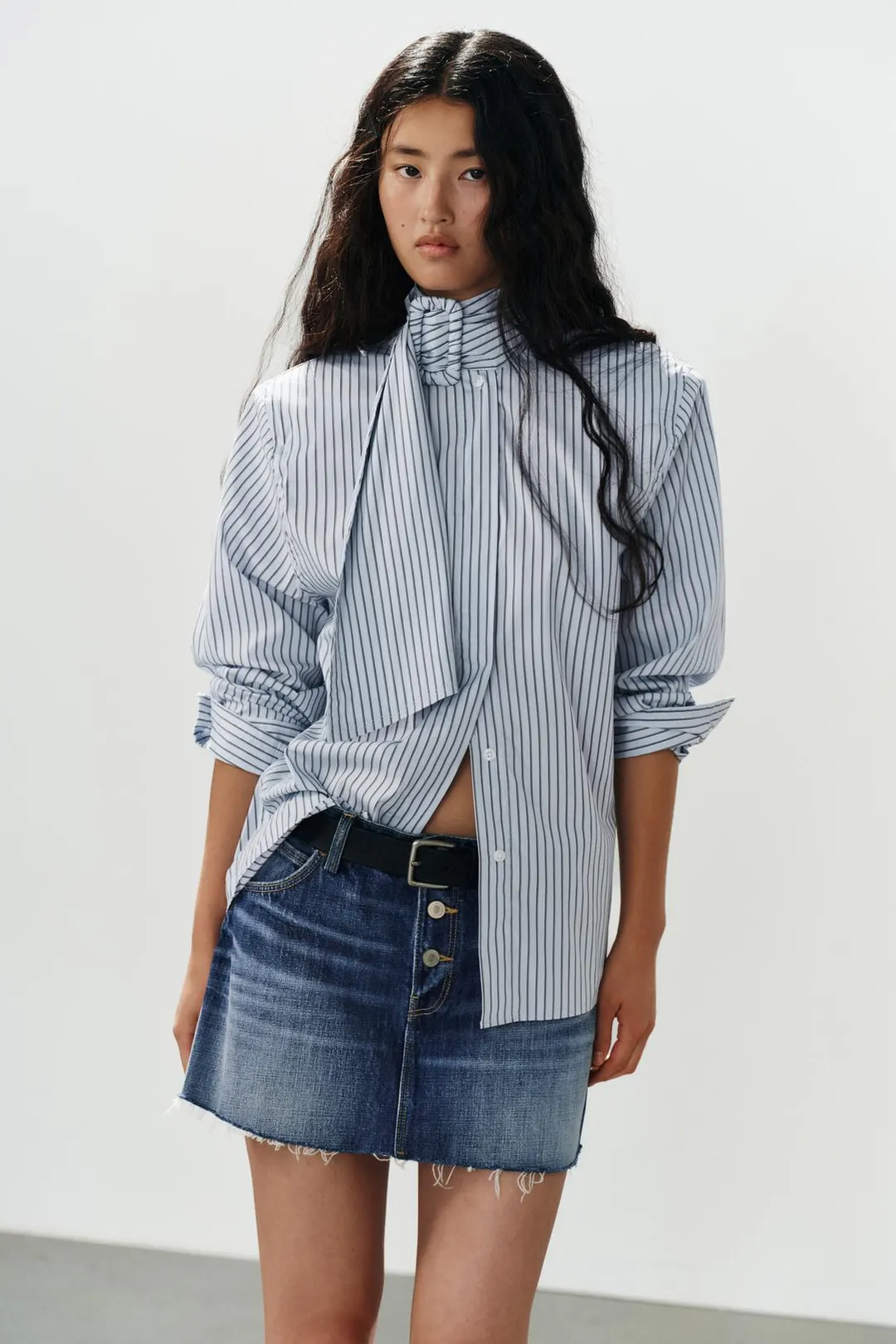 Рубашка в полоску с пряжкой и подплечниками, Zara