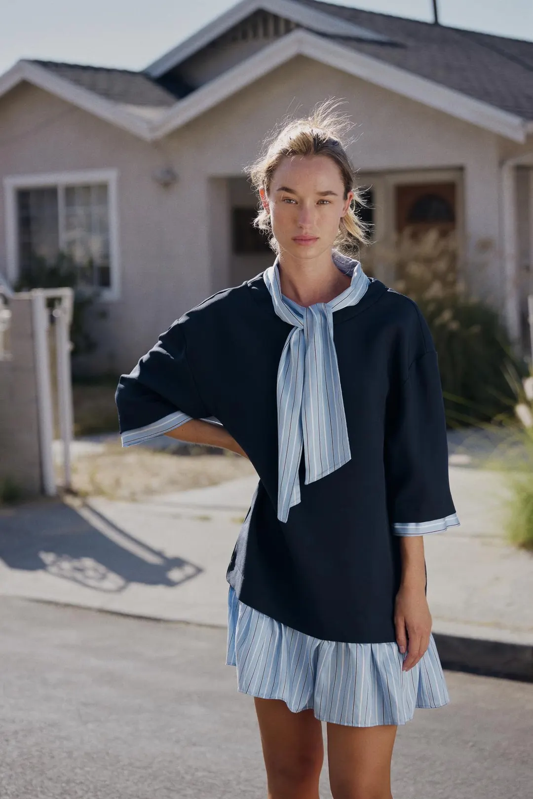 Короткое платье с контрастной вставкой и бантом, Zara
