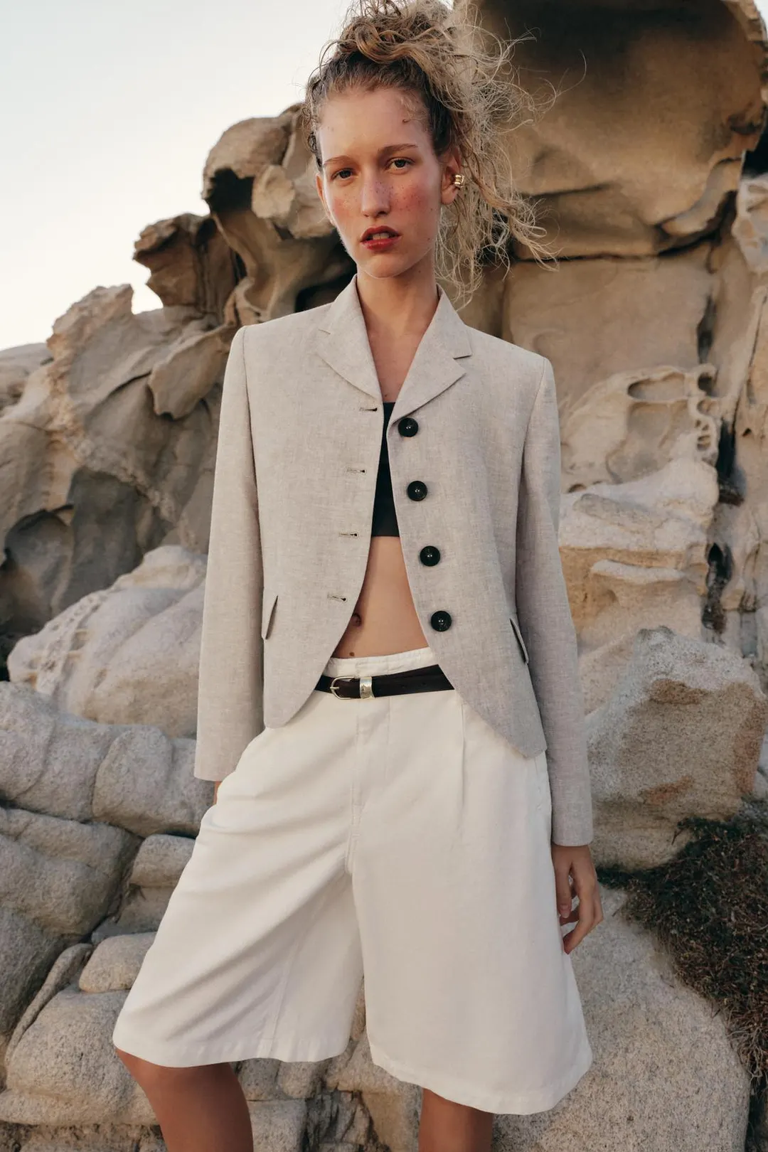 Блейзер прямого кроя с вытачками из смесового льна, Zara