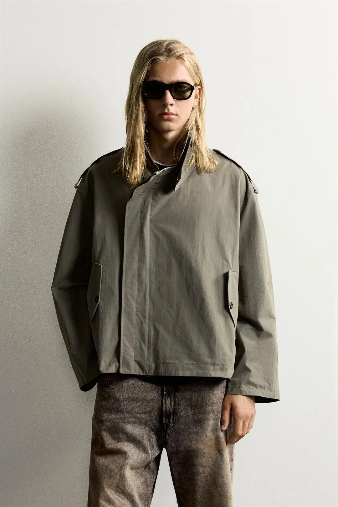 Укороченный тренч из технологичной ткани, Zara